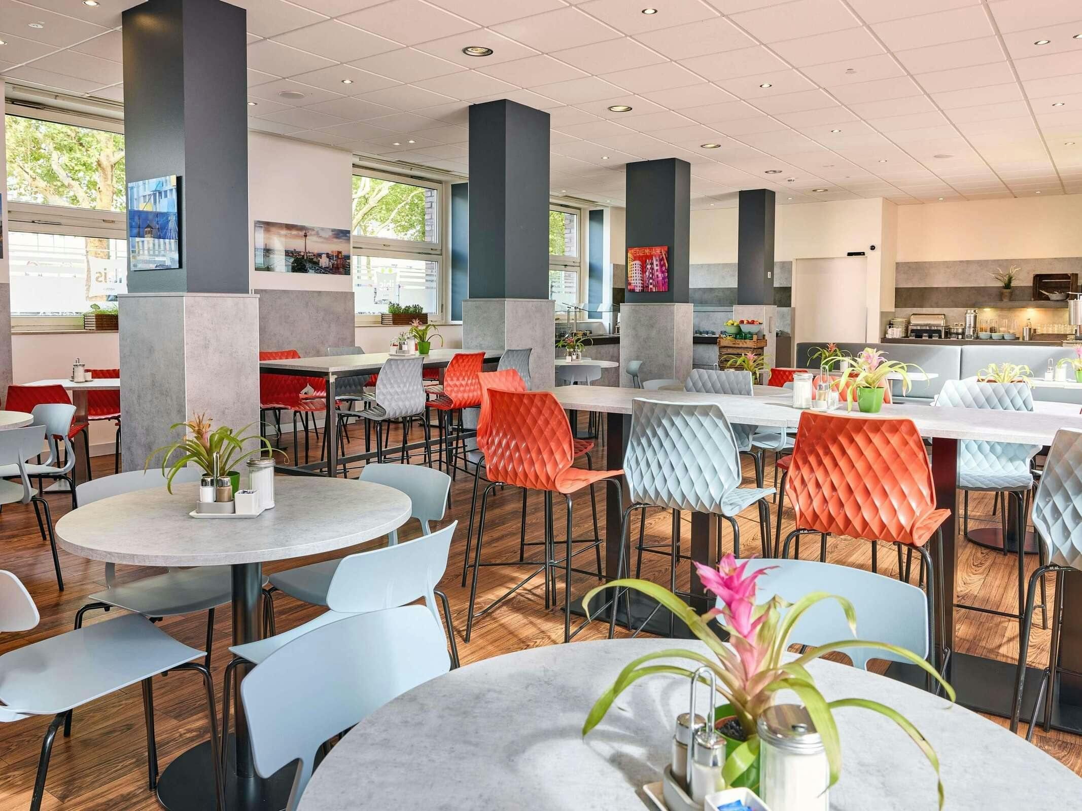 Hotel Ibis Duesseldorf Hauptbahnhof photo 3