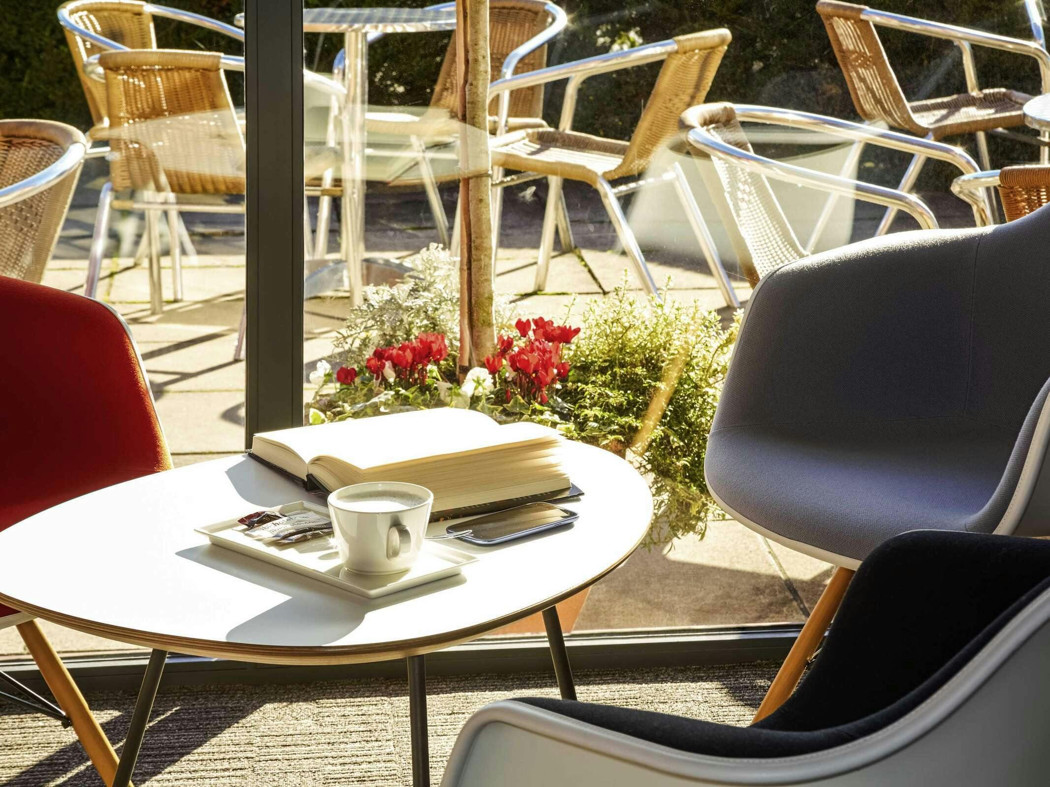 Hotel Ibis London Luton Airport photo 3