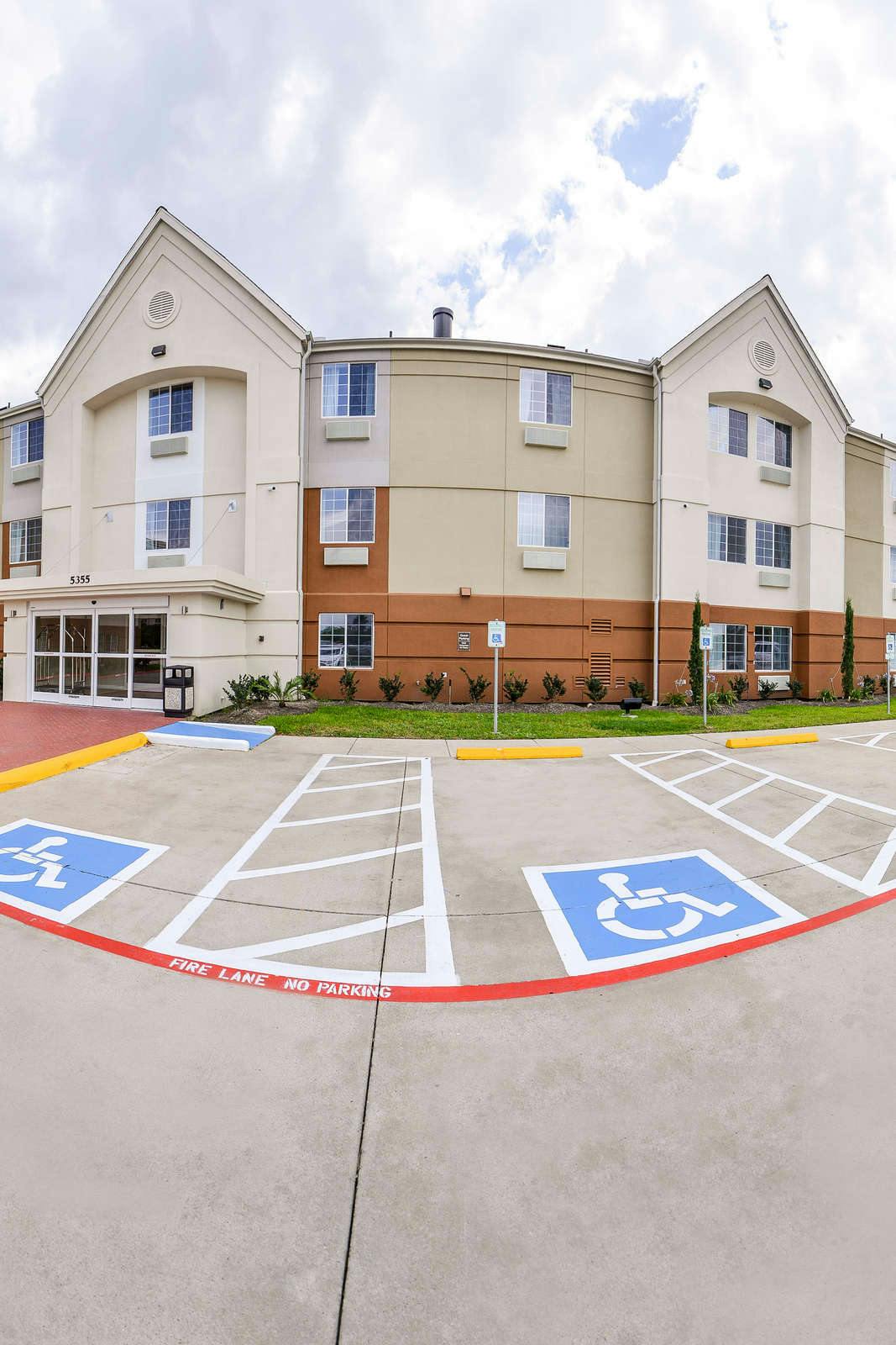 Hotel Candlewood Suites Beaumont photo 1