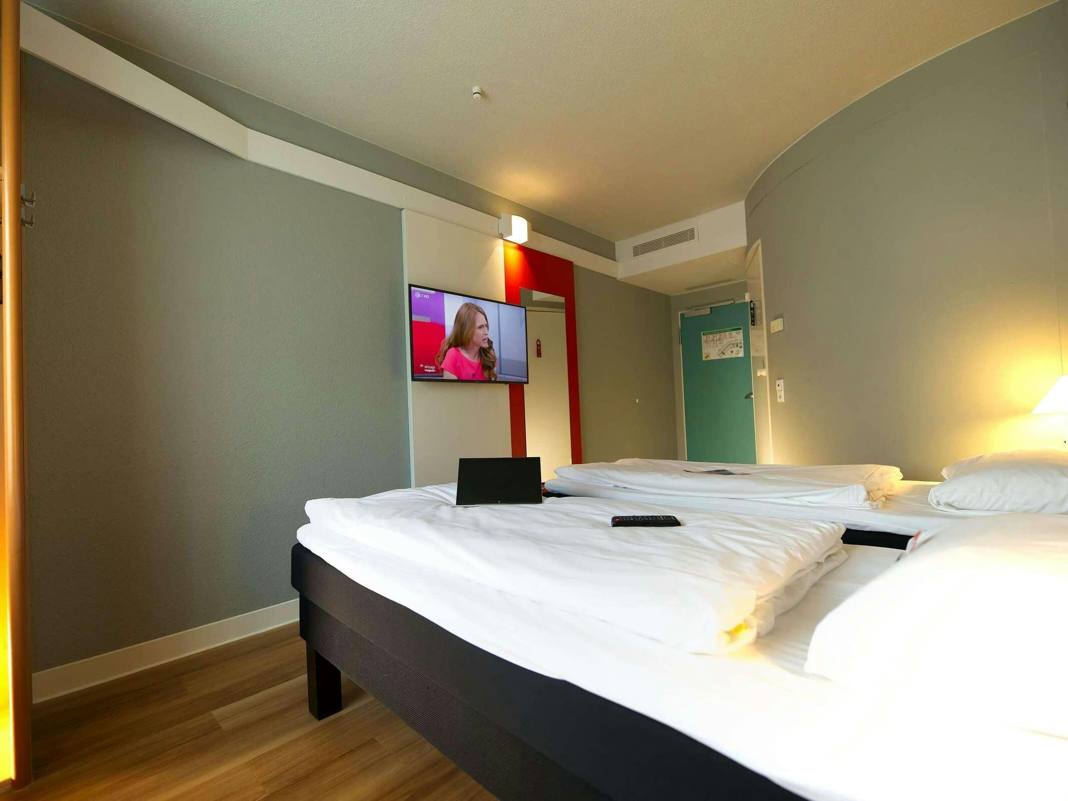 Hotel Ibis Koeln Messe photo 2