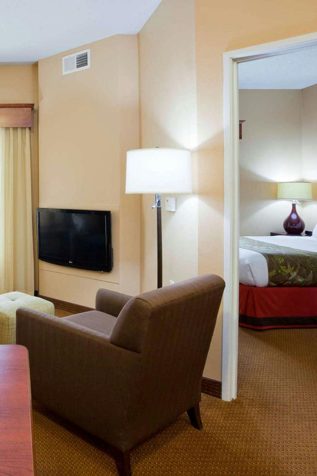 Hotel GrandStay Hotel & Suites photo 2