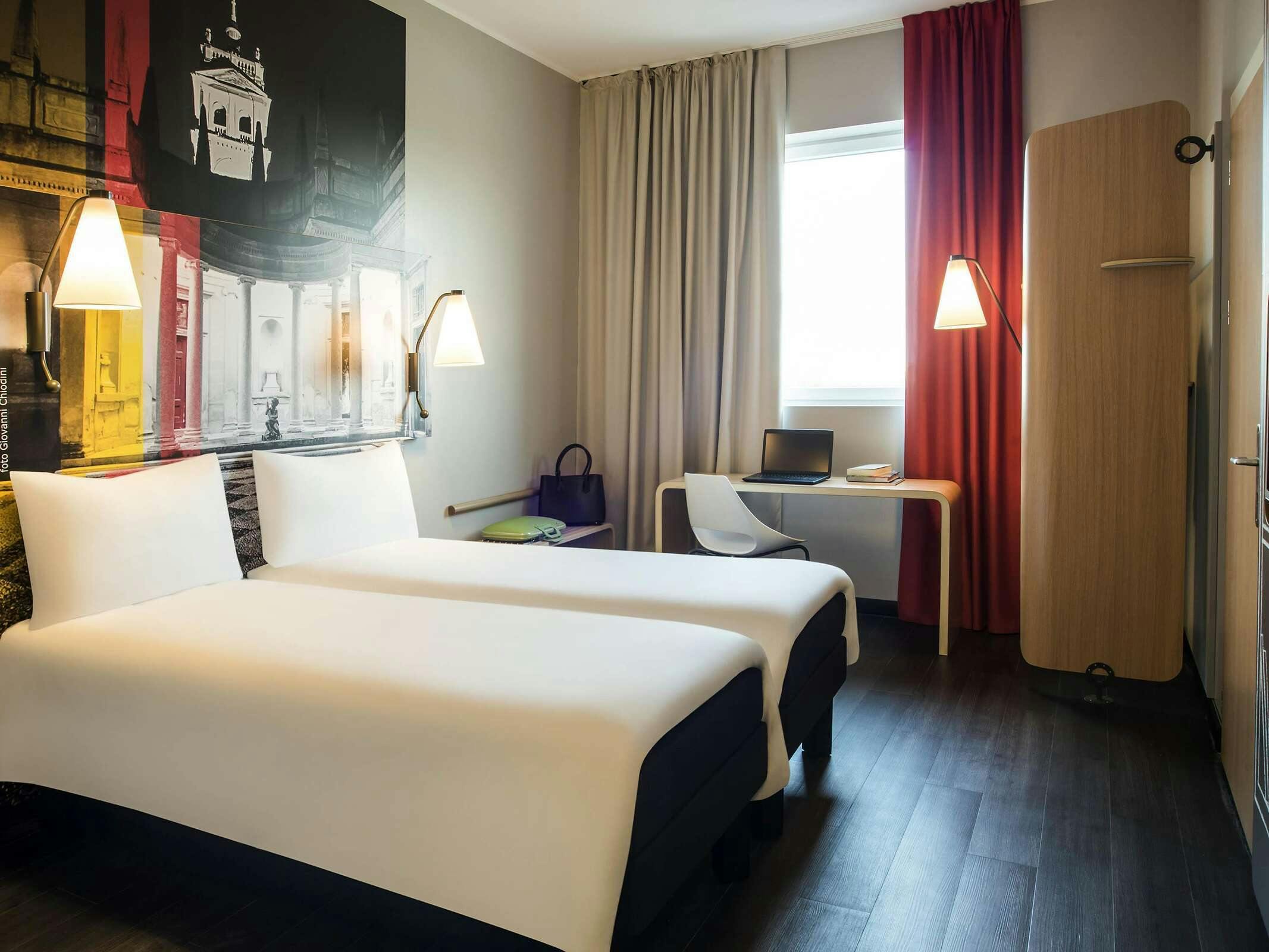 Hotel Ibis Milano Fiera photo 5