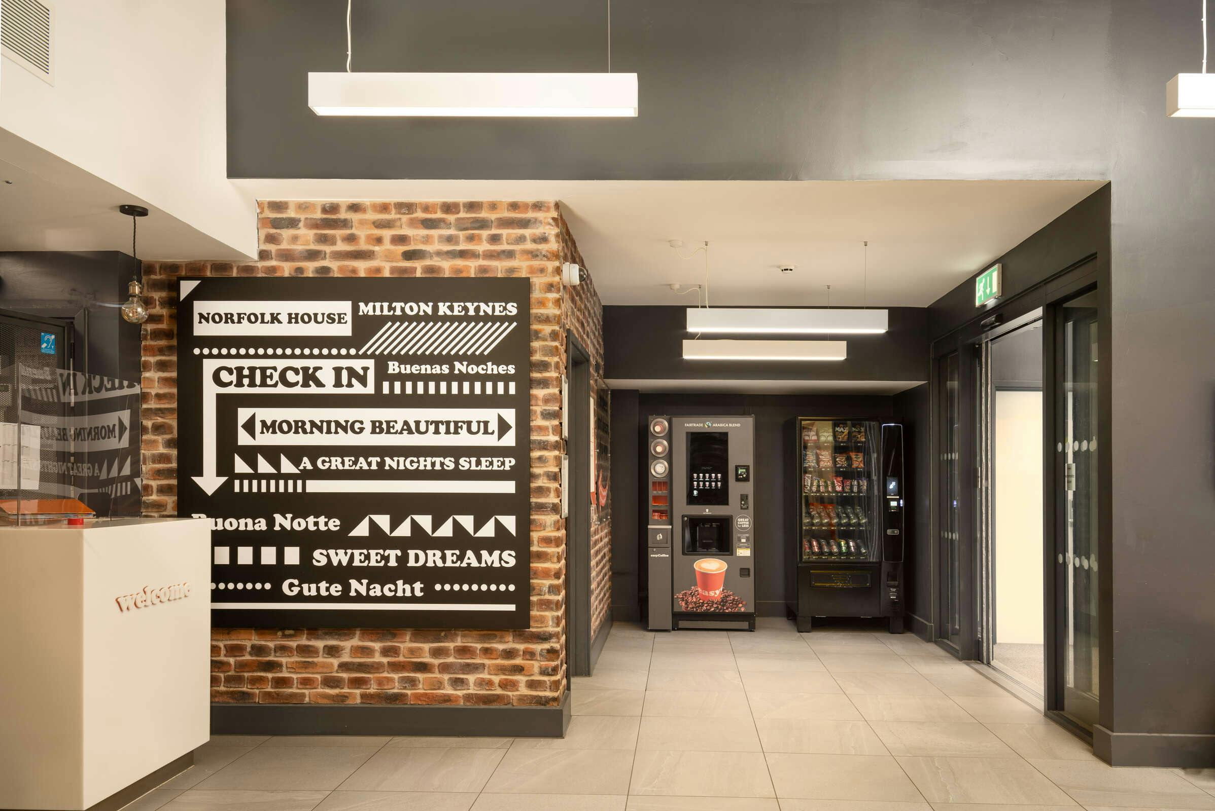 Hotel easyHotel Milton Keynes photo 2