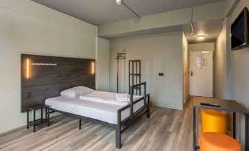 Hotel a&o Köln Hauptbahnhof photo 4