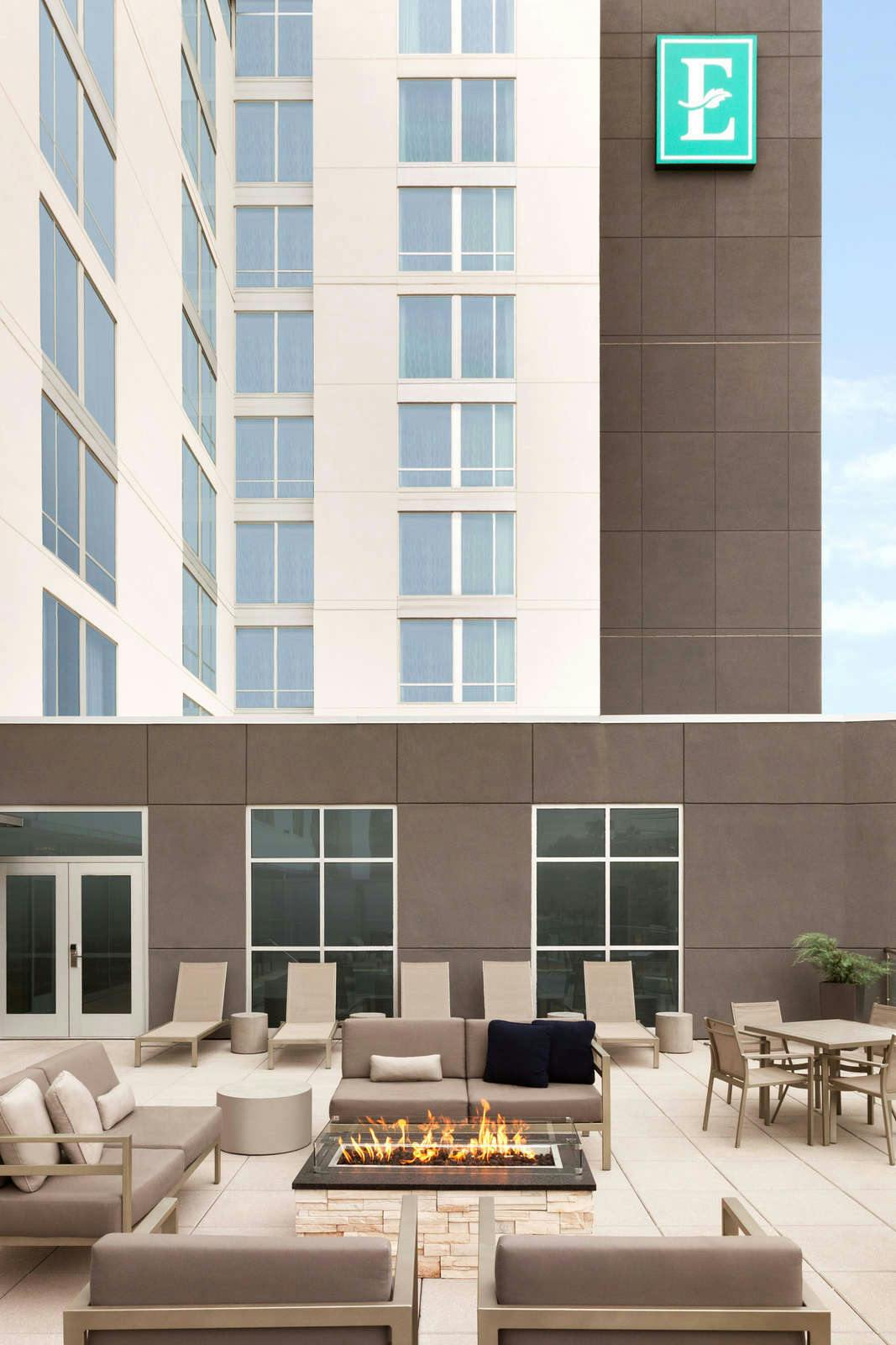 Hotel Embassy Suites by Hilton Charlotte Uptown photo 1