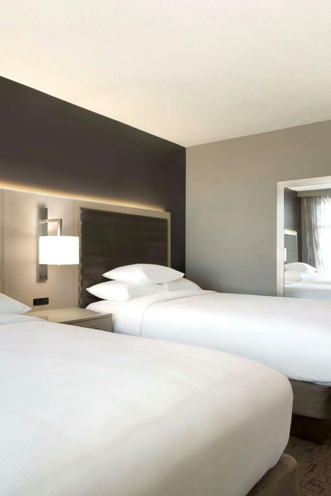 Hotel Embassy Suites by Hilton Charlotte Uptown photo 4