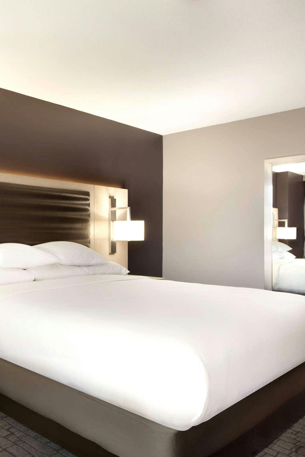 Hotel Embassy Suites by Hilton Charlotte Uptown photo 3