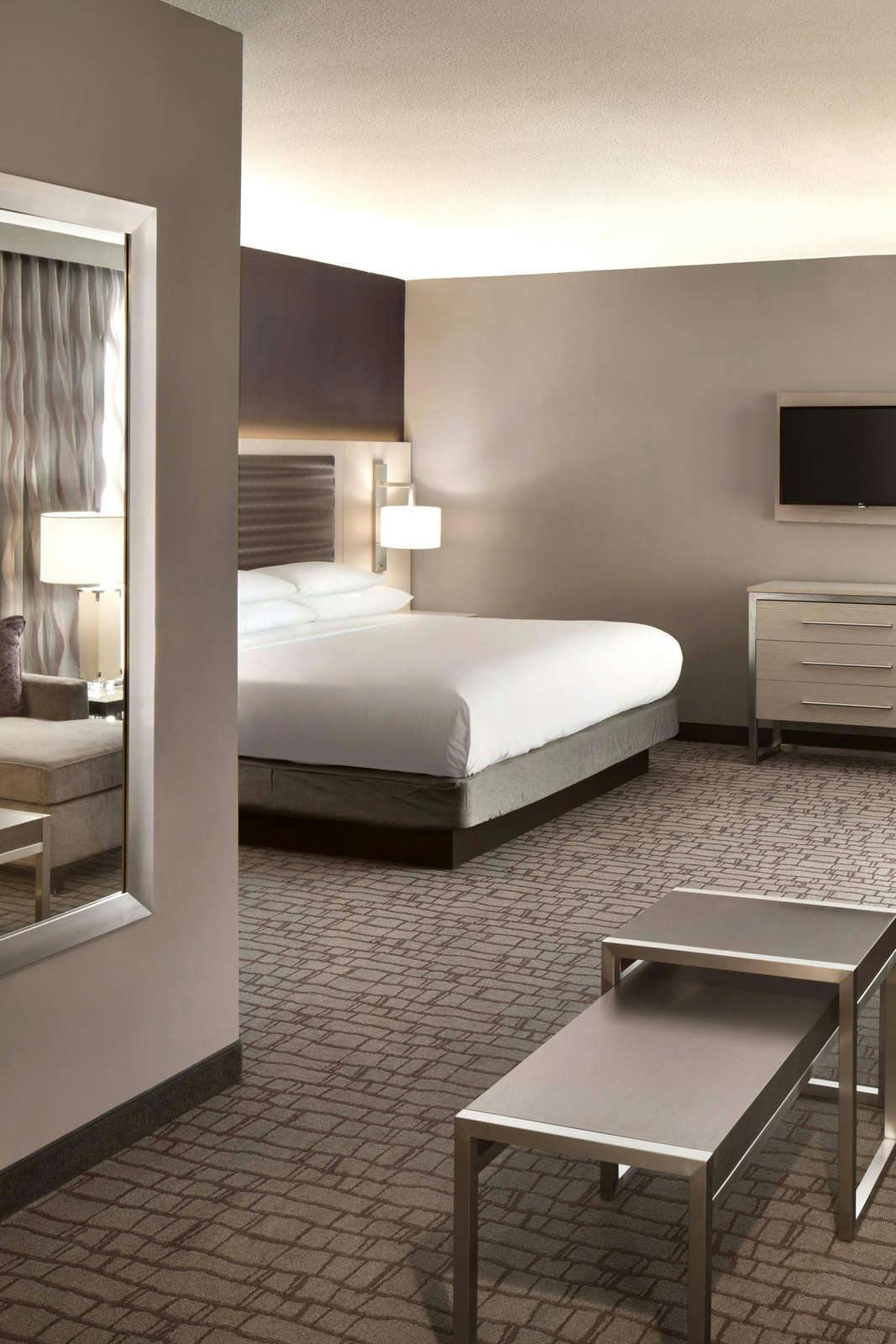 Hotel Embassy Suites by Hilton Charlotte Uptown photo 2