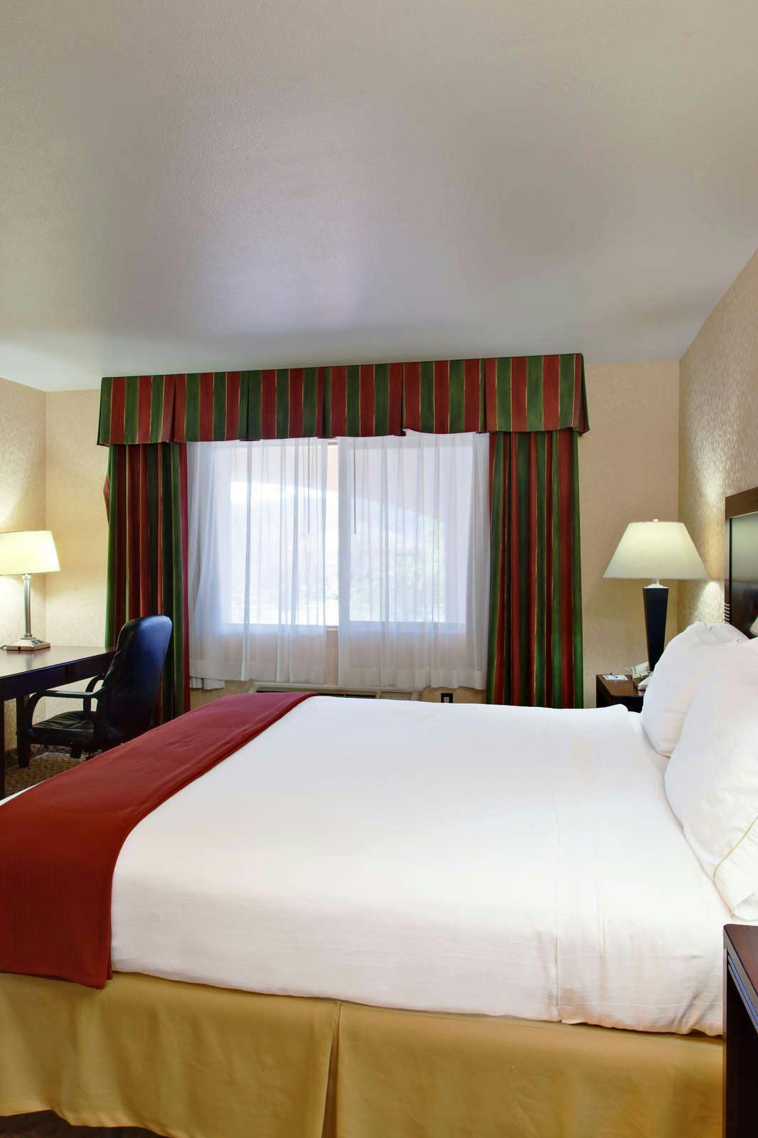Hotel Holiday Inn Express Temecula photo 3