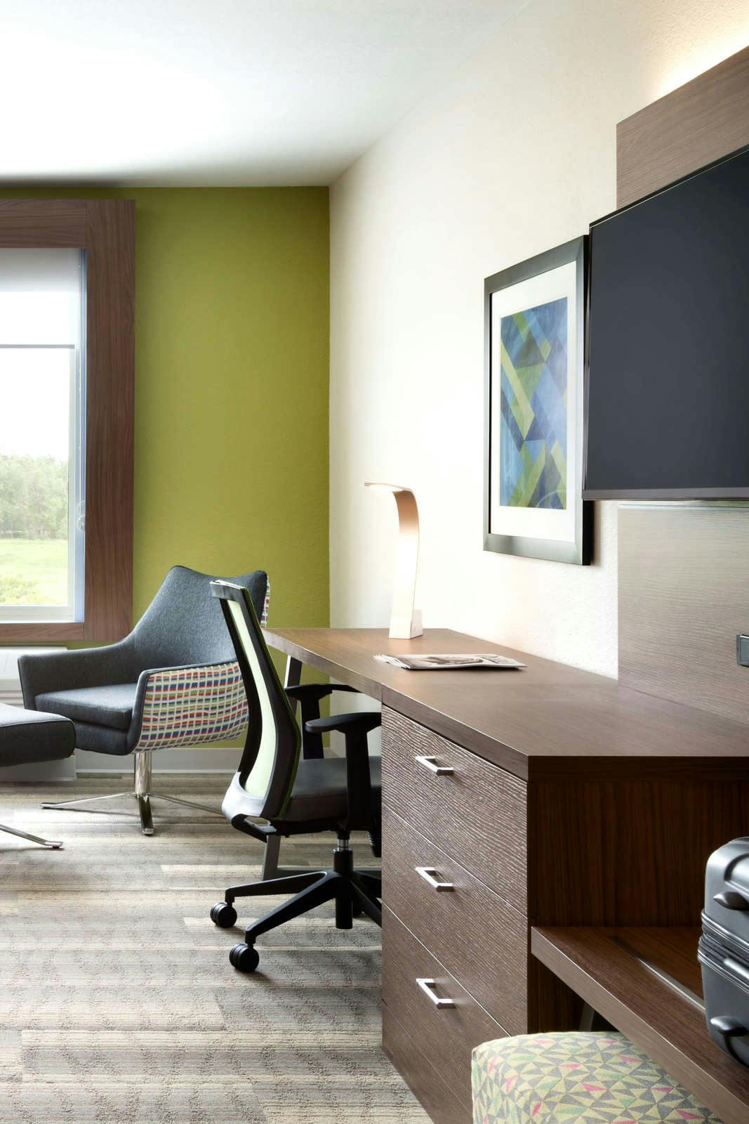 Hotel Holiday Inn Express & Suites Grand Rapids photo 3