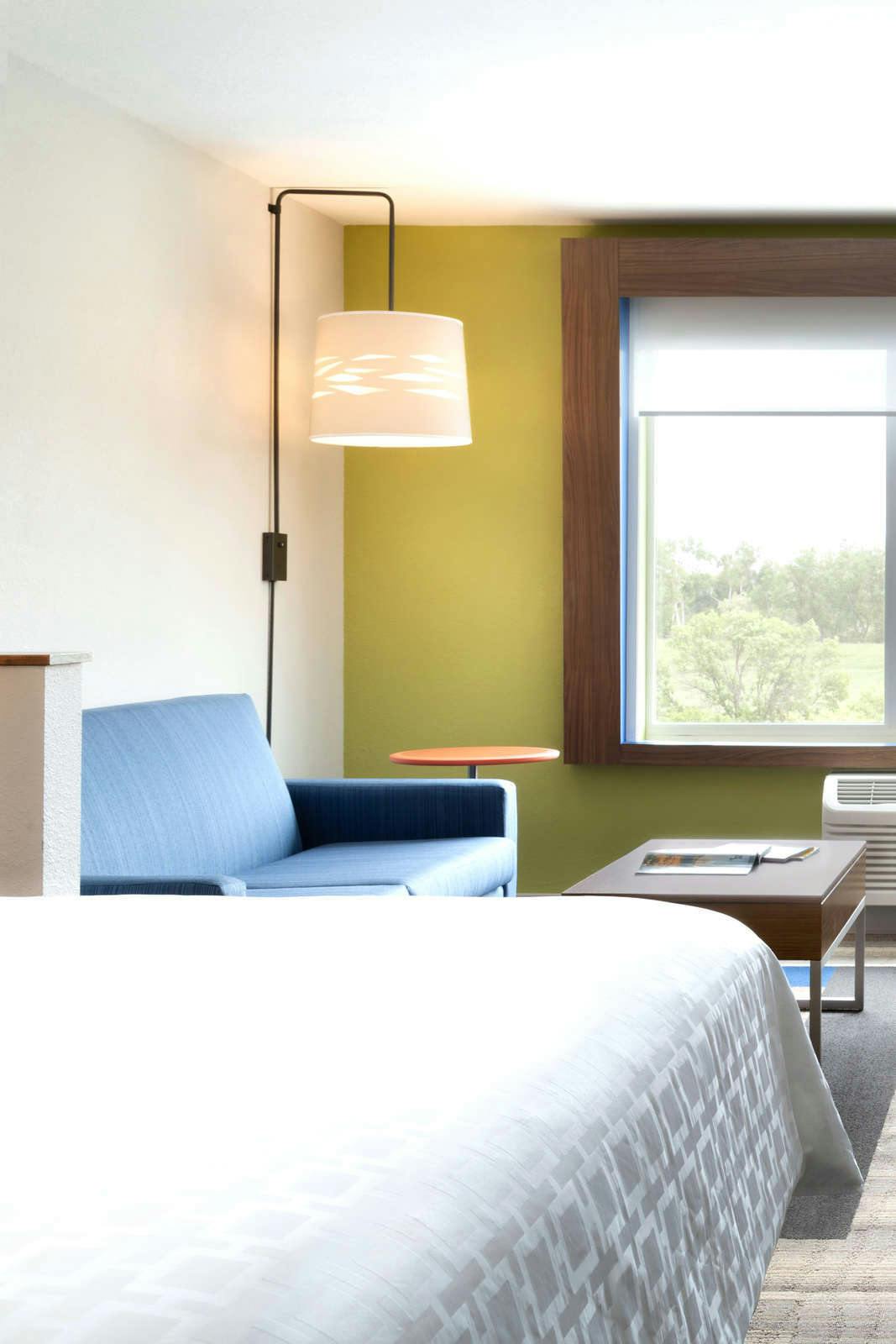 Hotel Holiday Inn Express & Suites Grand Rapids photo 1