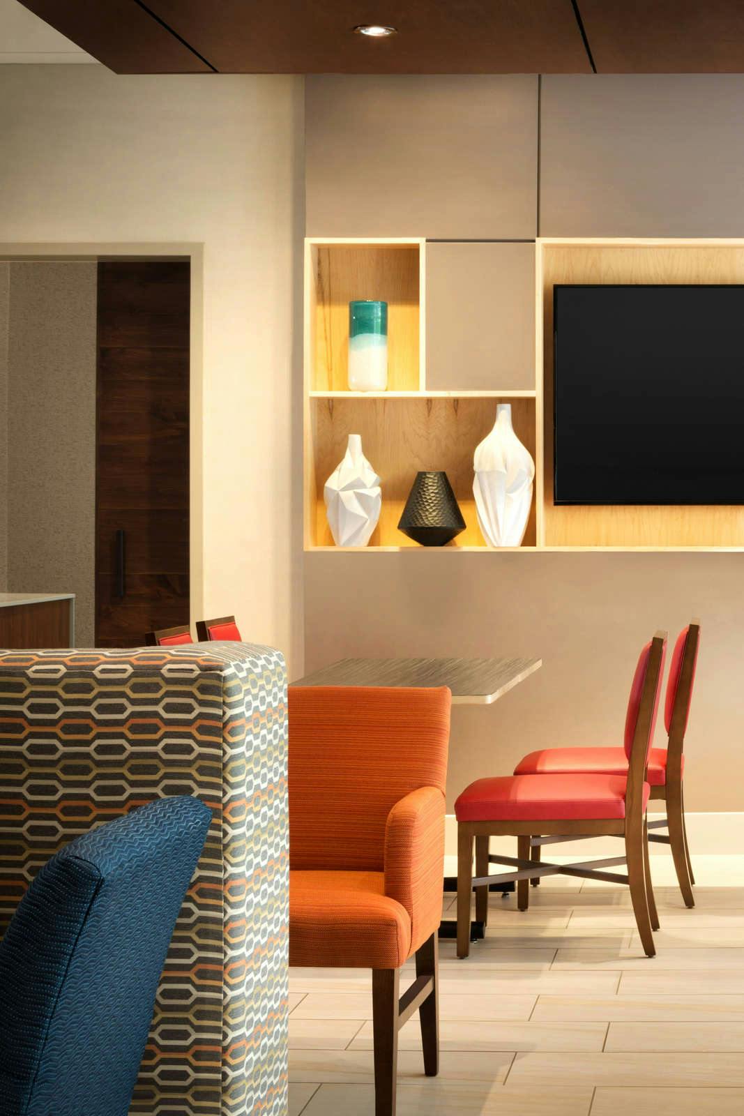 Hotel Holiday Inn Express & Suites Grand Rapids photo 4