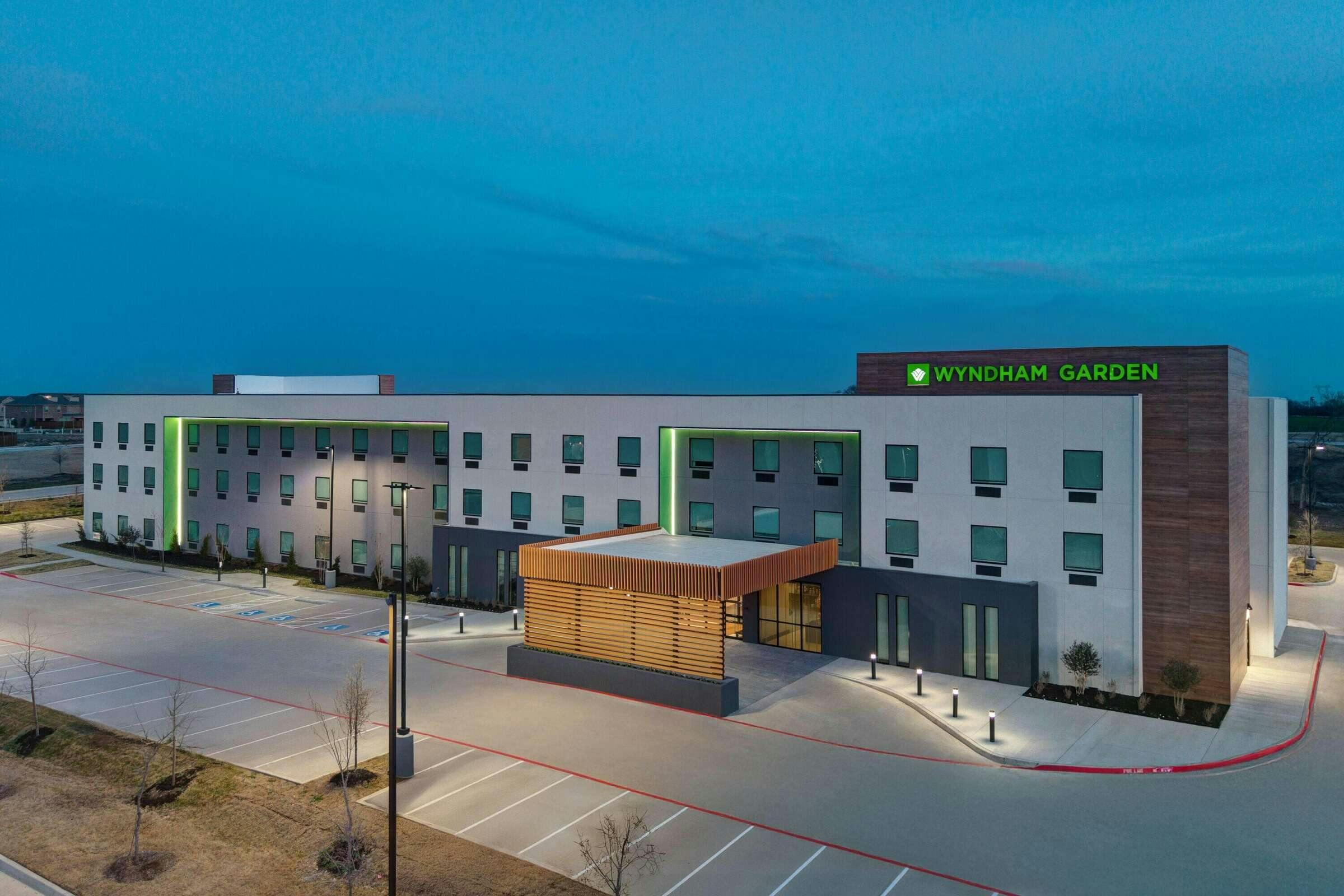 Hotel Wyndham Garden Anna photo 1