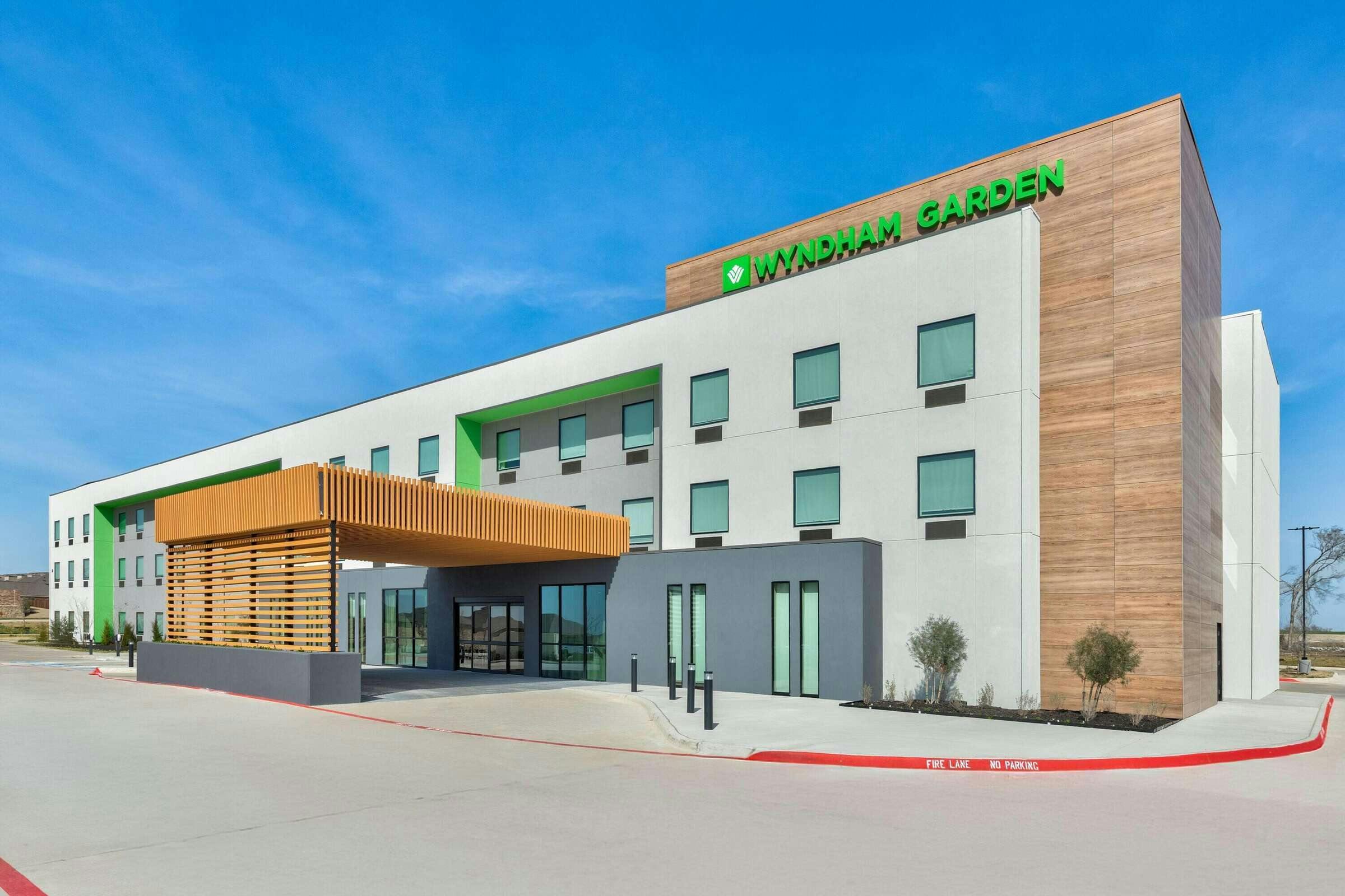 Hotel Wyndham Garden Anna photo 5