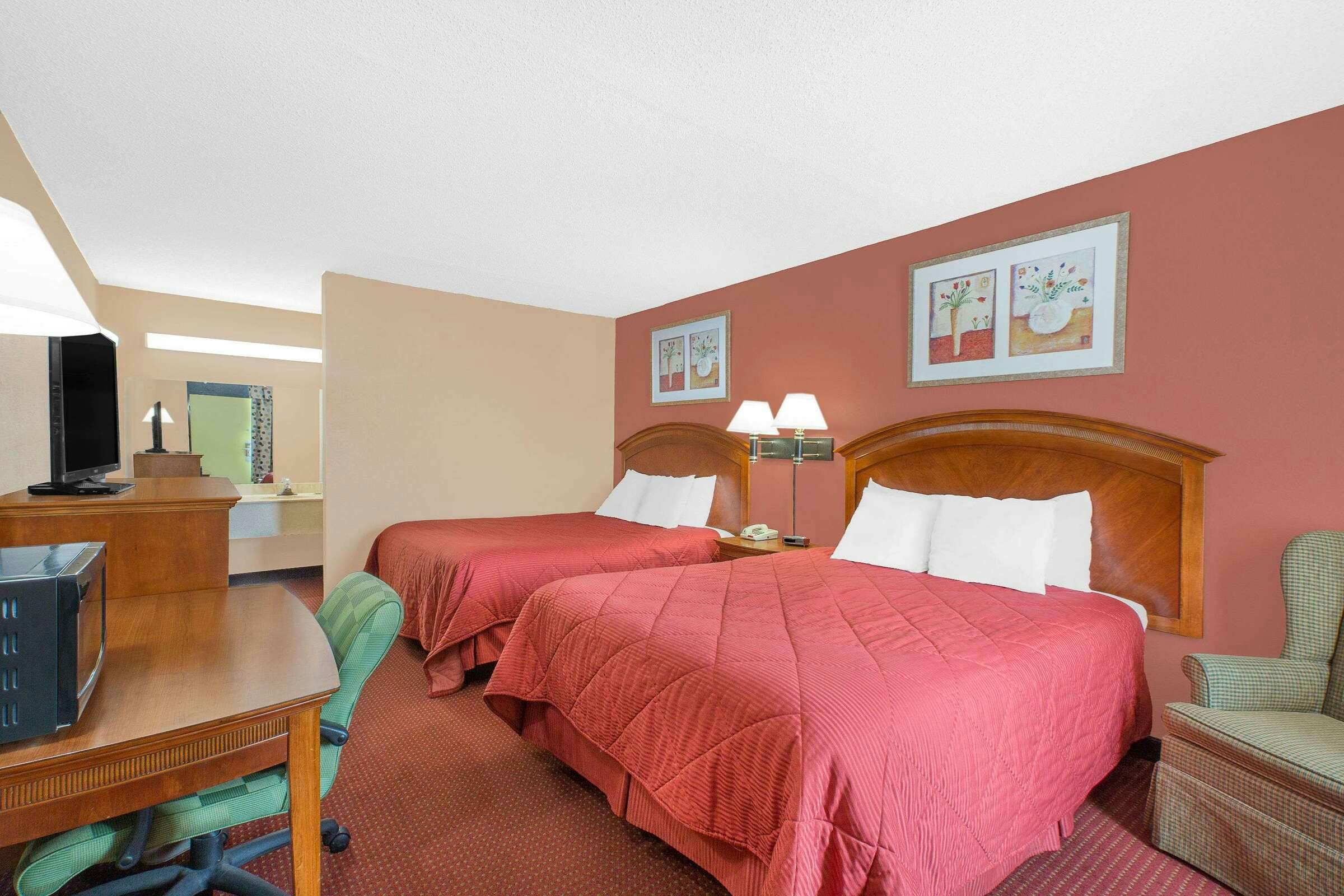 Hotel Super 8 Marion NC photo 3