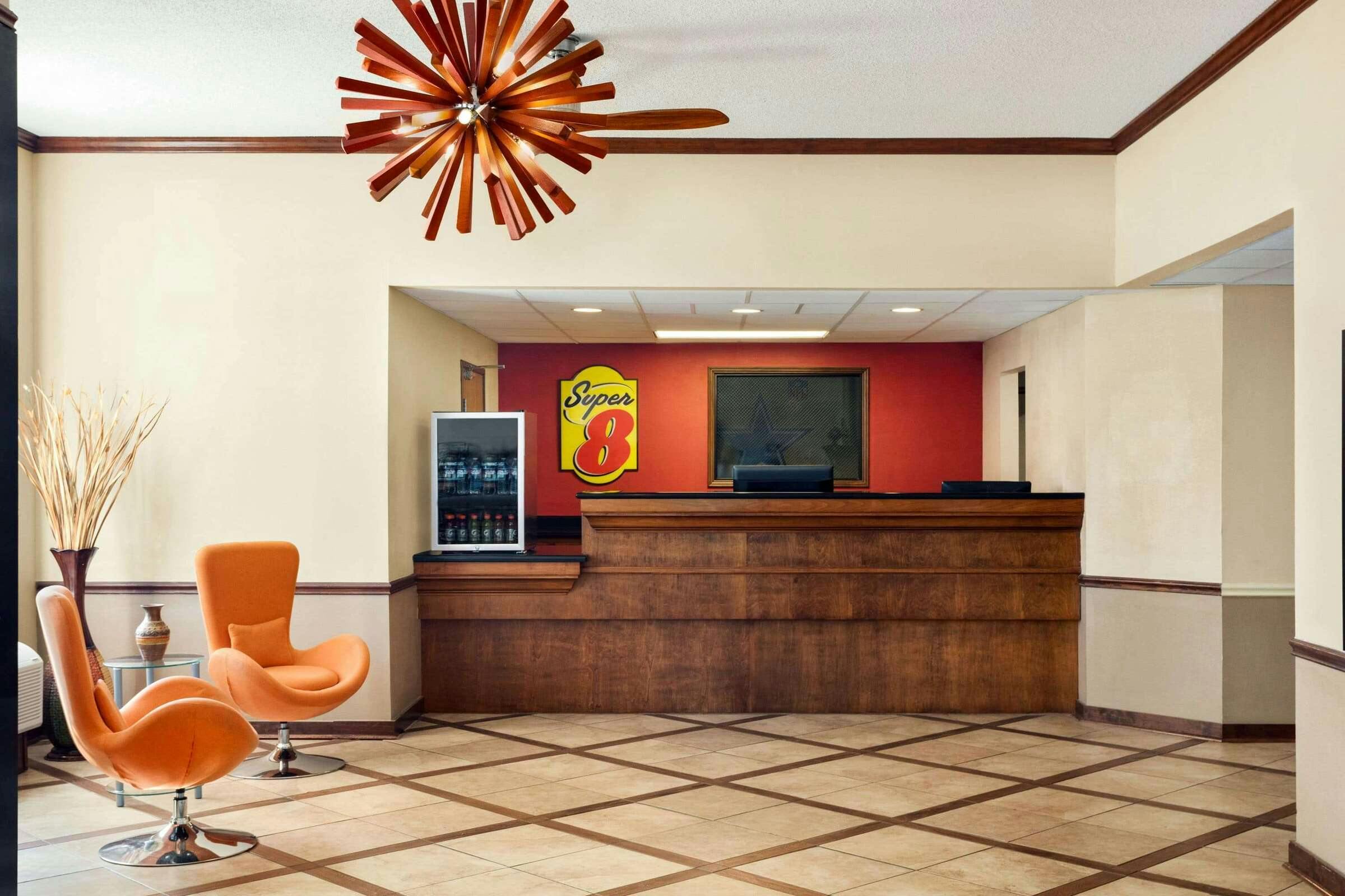 Hotel Super 8 Clinton/Jackson West photo 3