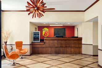 Hotel Super 8 Clinton/Jackson West photo 3