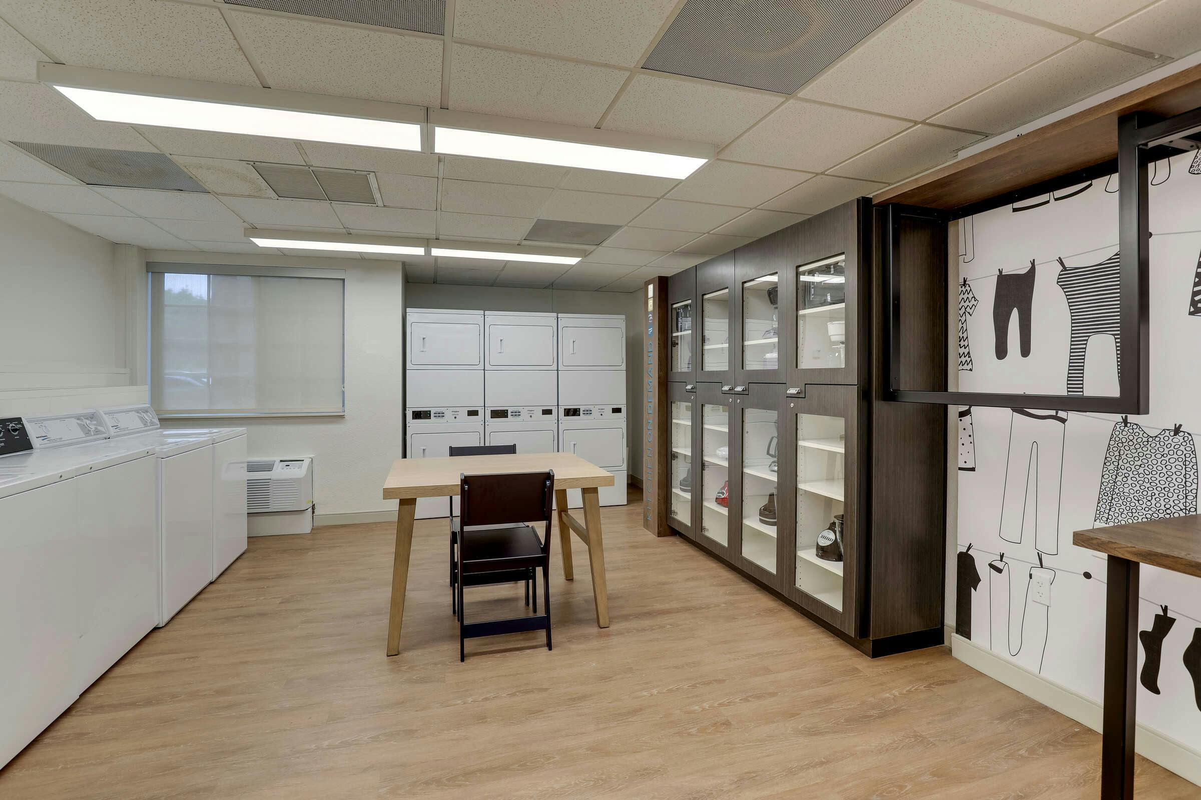 Hotel Sonesta Simply Suites Las Vegas Convention Center photo 2