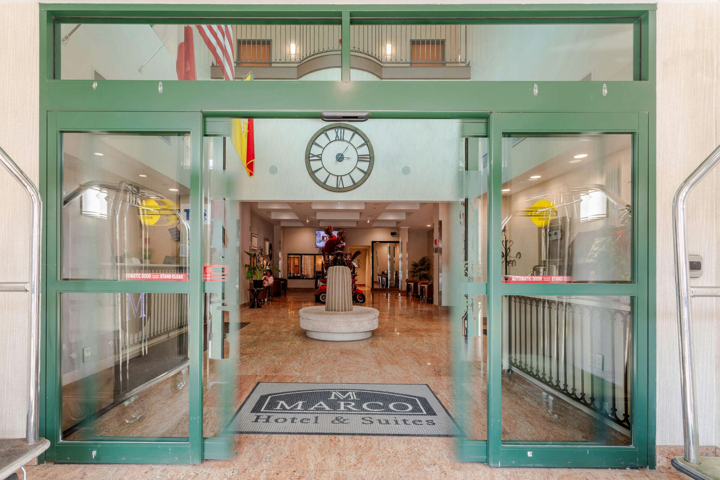 Hotel Marco LaGuardia Hotel & Suites photo 1