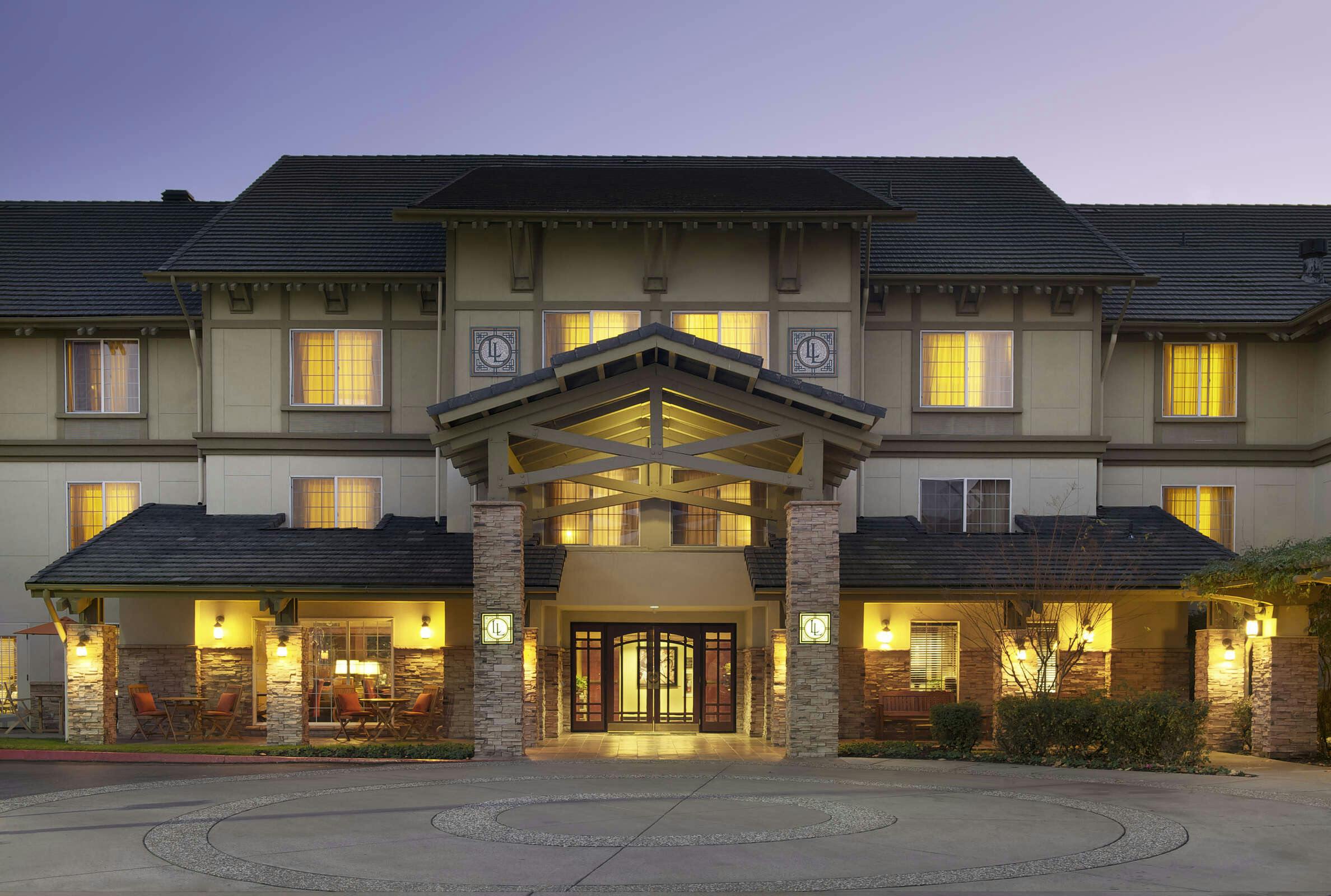 Hotel Larkspur Landing Hillsboro - An All-Suite Hotel photo 1