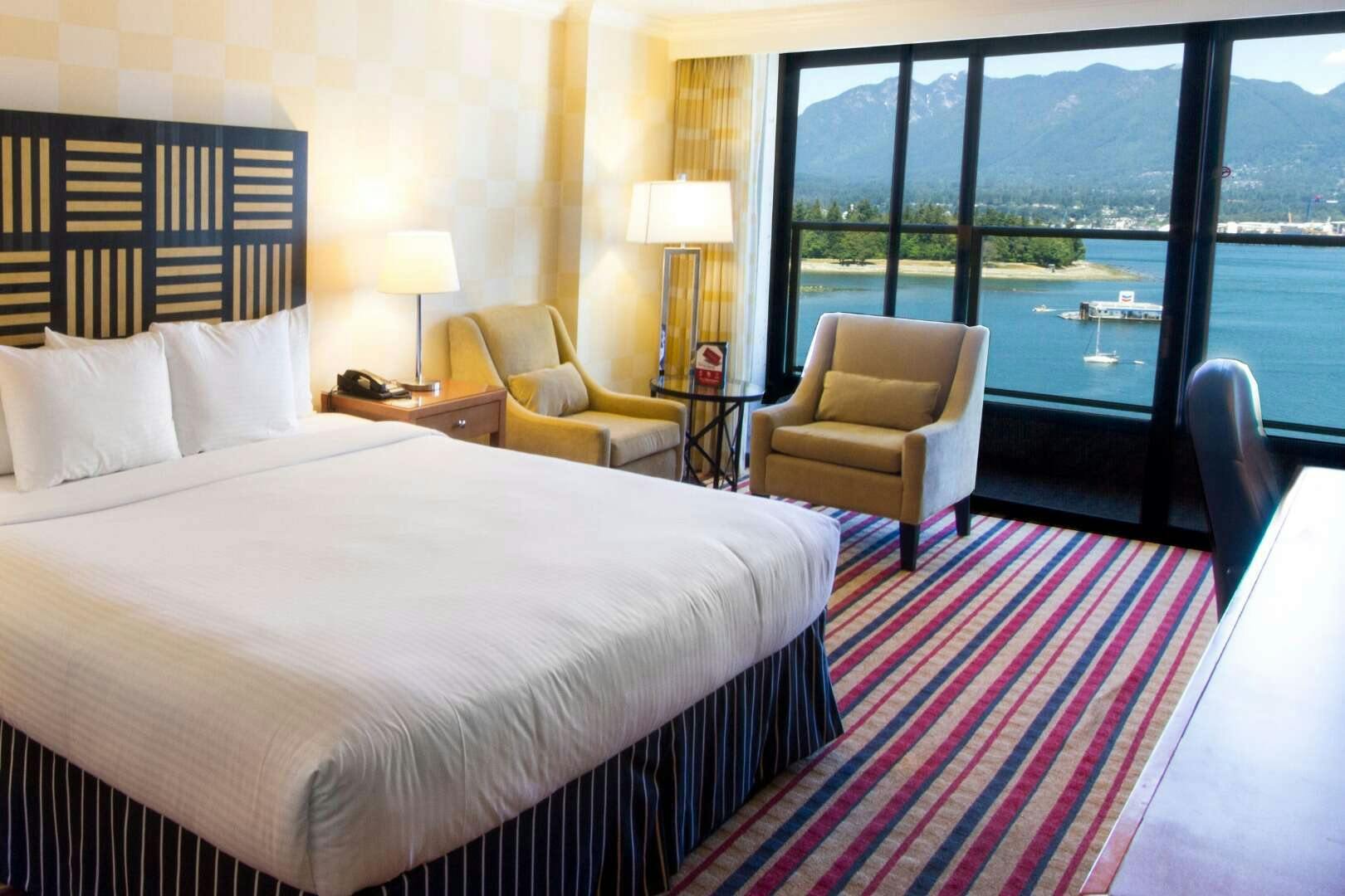Hotel Pinnacle Hotel Vancouver Harbourfront photo 4