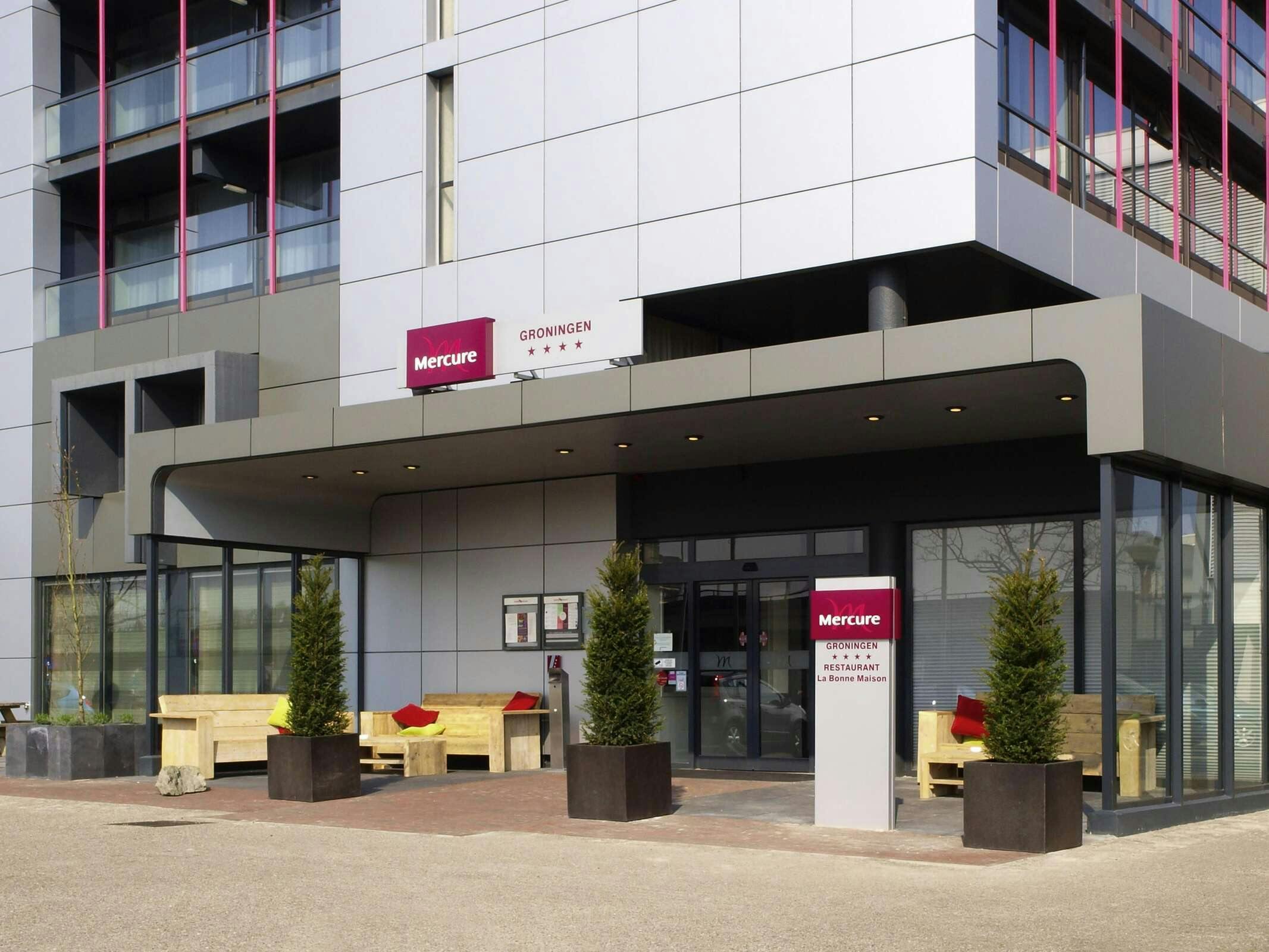 Hotel Mercure Hotel Groningen Martiniplaza photo 2