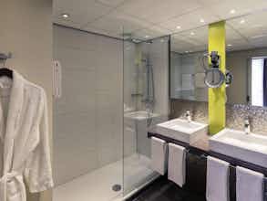 Hotel Mercure Hotel Groningen Martiniplaza photo 3