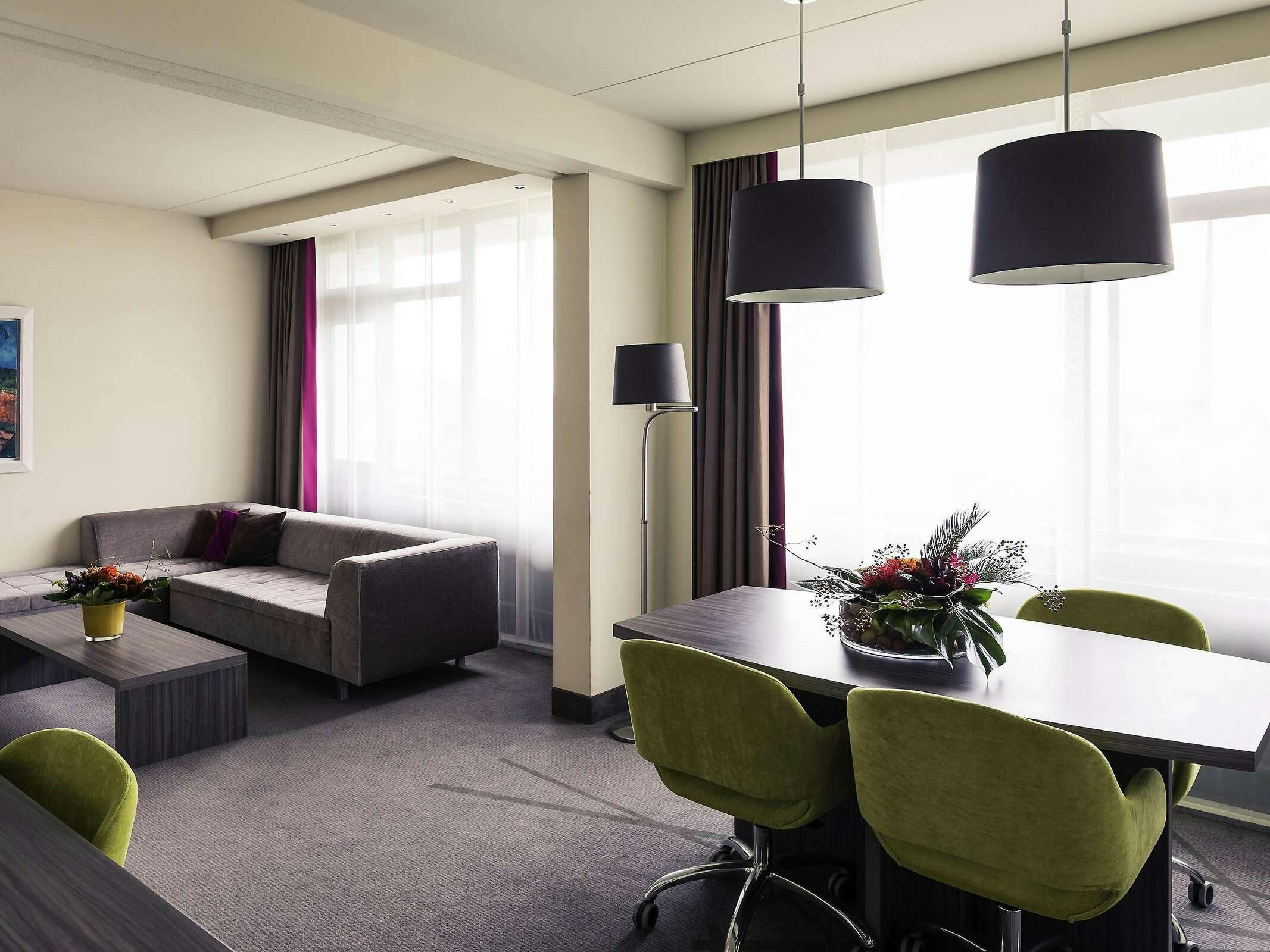 Hotel Mercure Hotel Groningen Martiniplaza photo 4