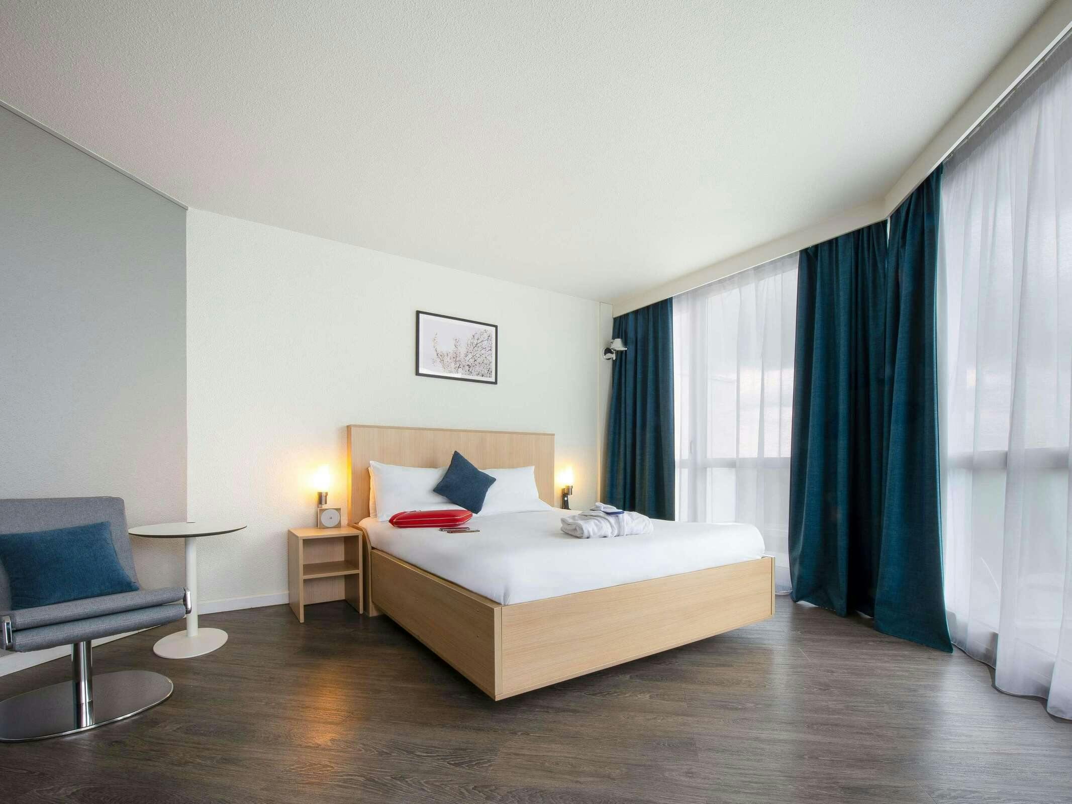 Hotel Novotel Senart Golf De Greenparc photo 4