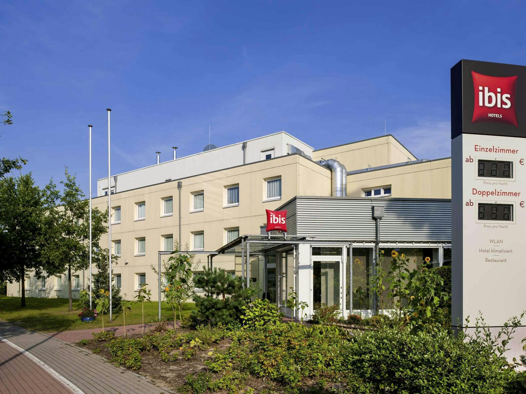 Hotel ibis Berlin Dreilinden photo 1