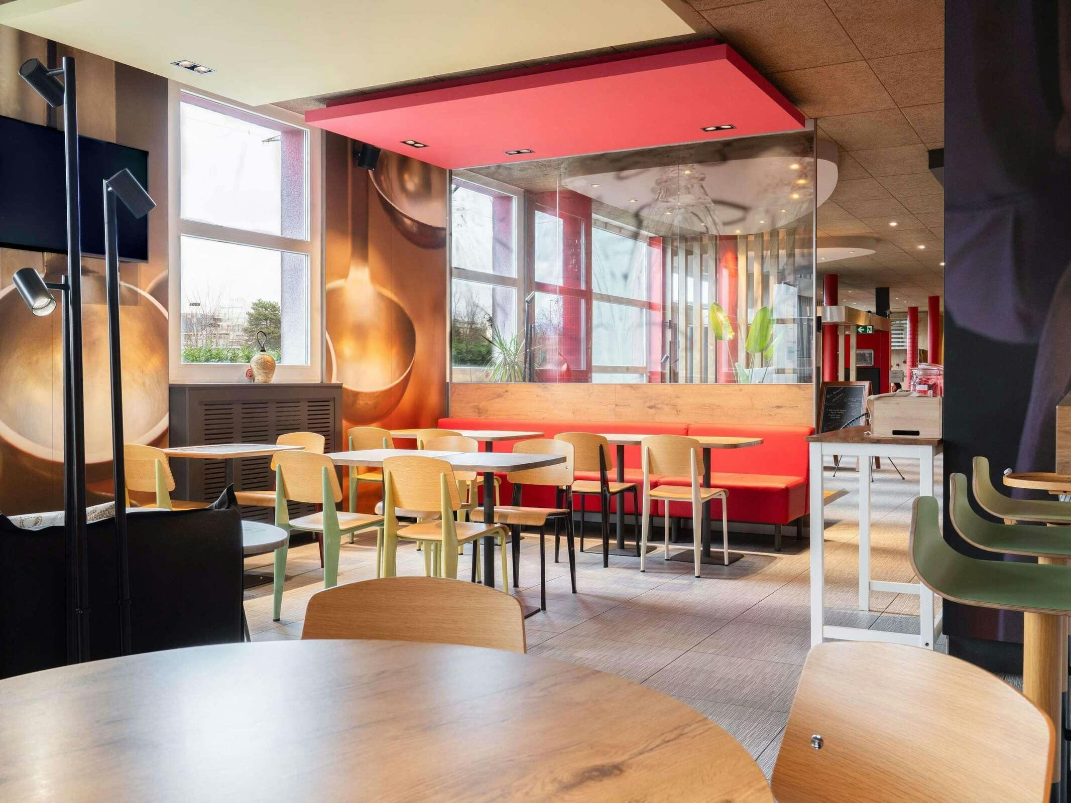 Hotel ibis Geneve Aeroport photo 2