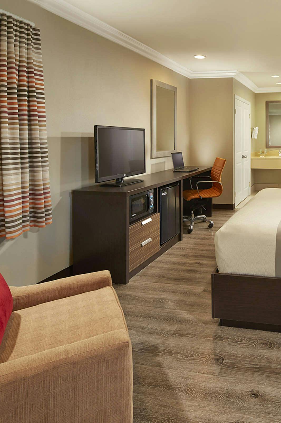 Hotel Eden Roc Inn & Suites photo 1