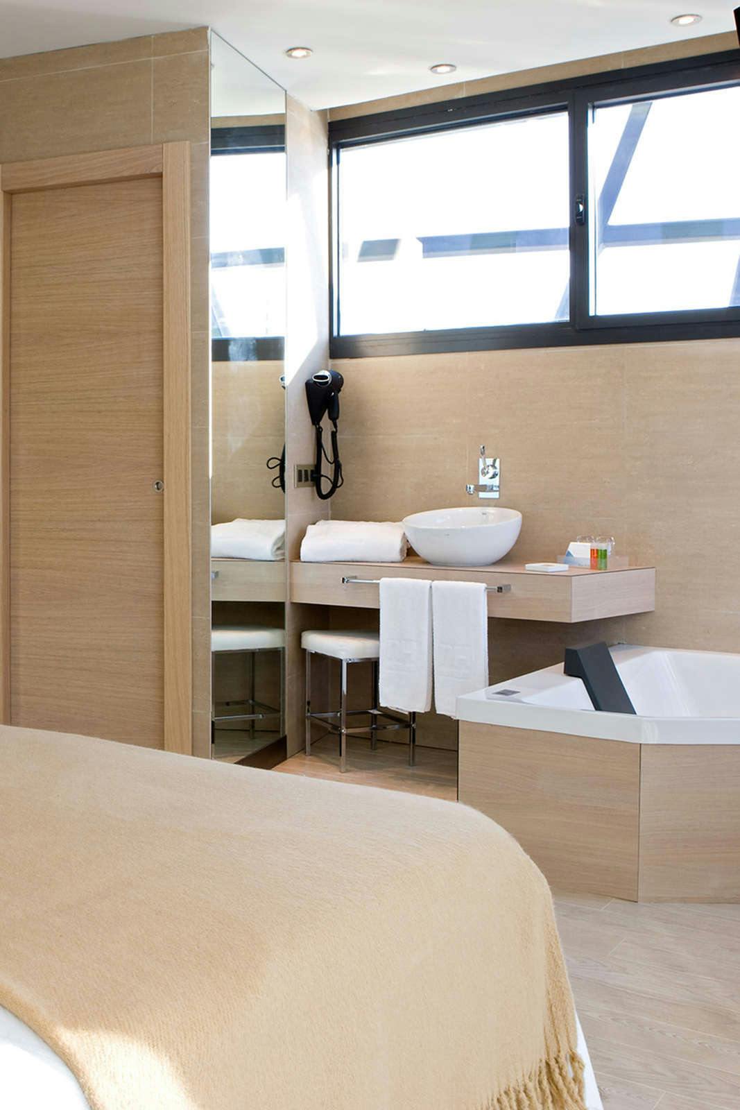 Hotel NH Gijon photo 2