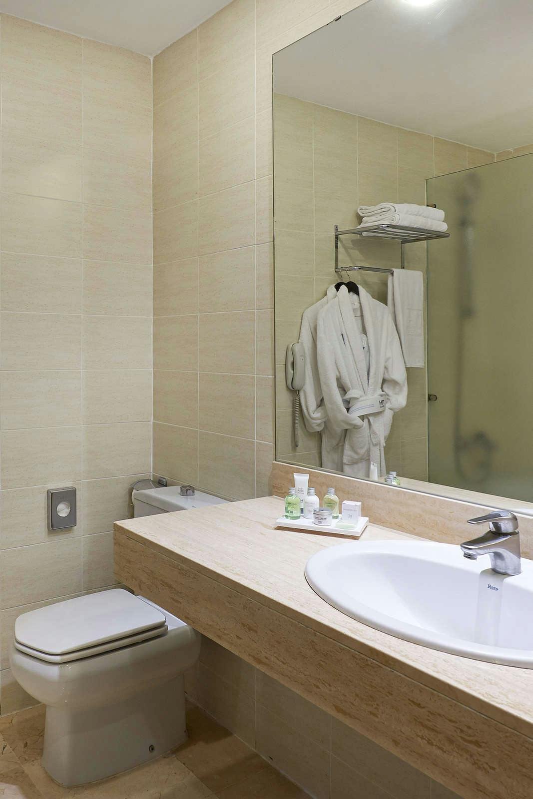 Hotel NH Barcelona Eixample photo 4