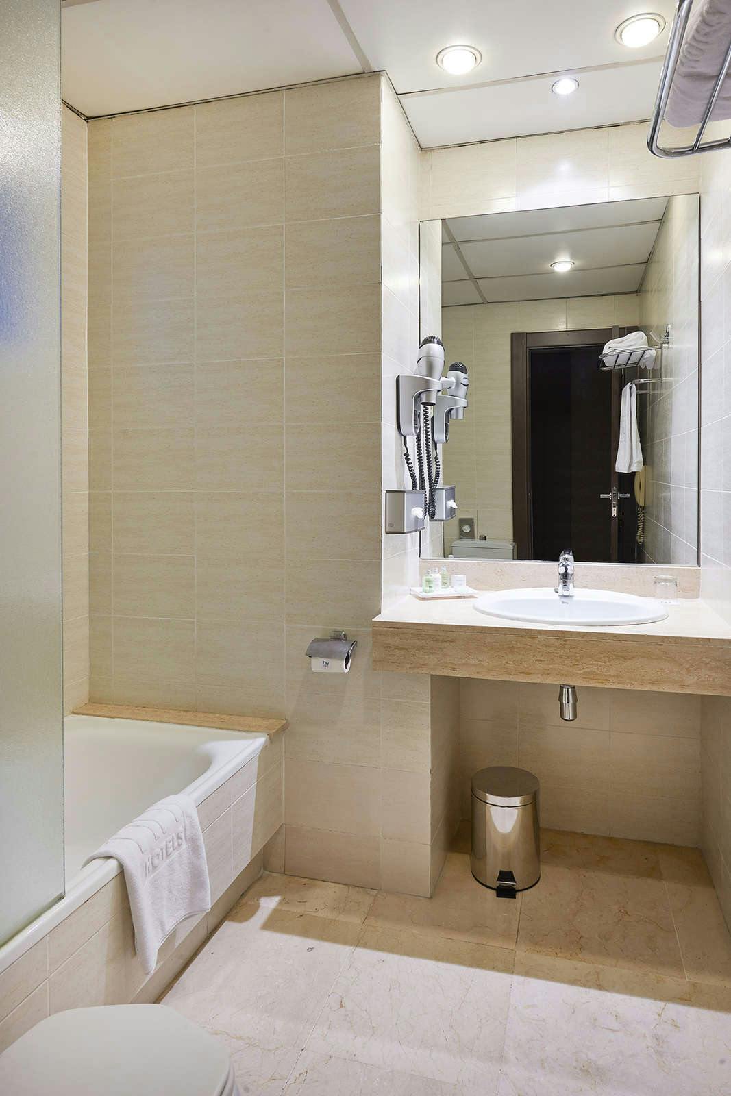 Hotel NH Barcelona Eixample photo 5