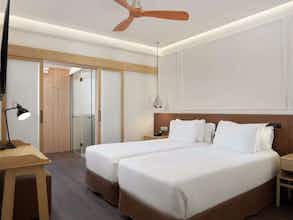 Hotel H10 Universitat photo 2