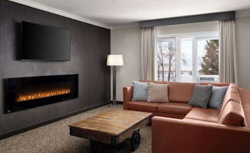 The Lakefront Anchorage - A Millennium Hotel