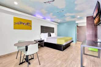 Hotel Exclusivo Inn & Suites photo 4