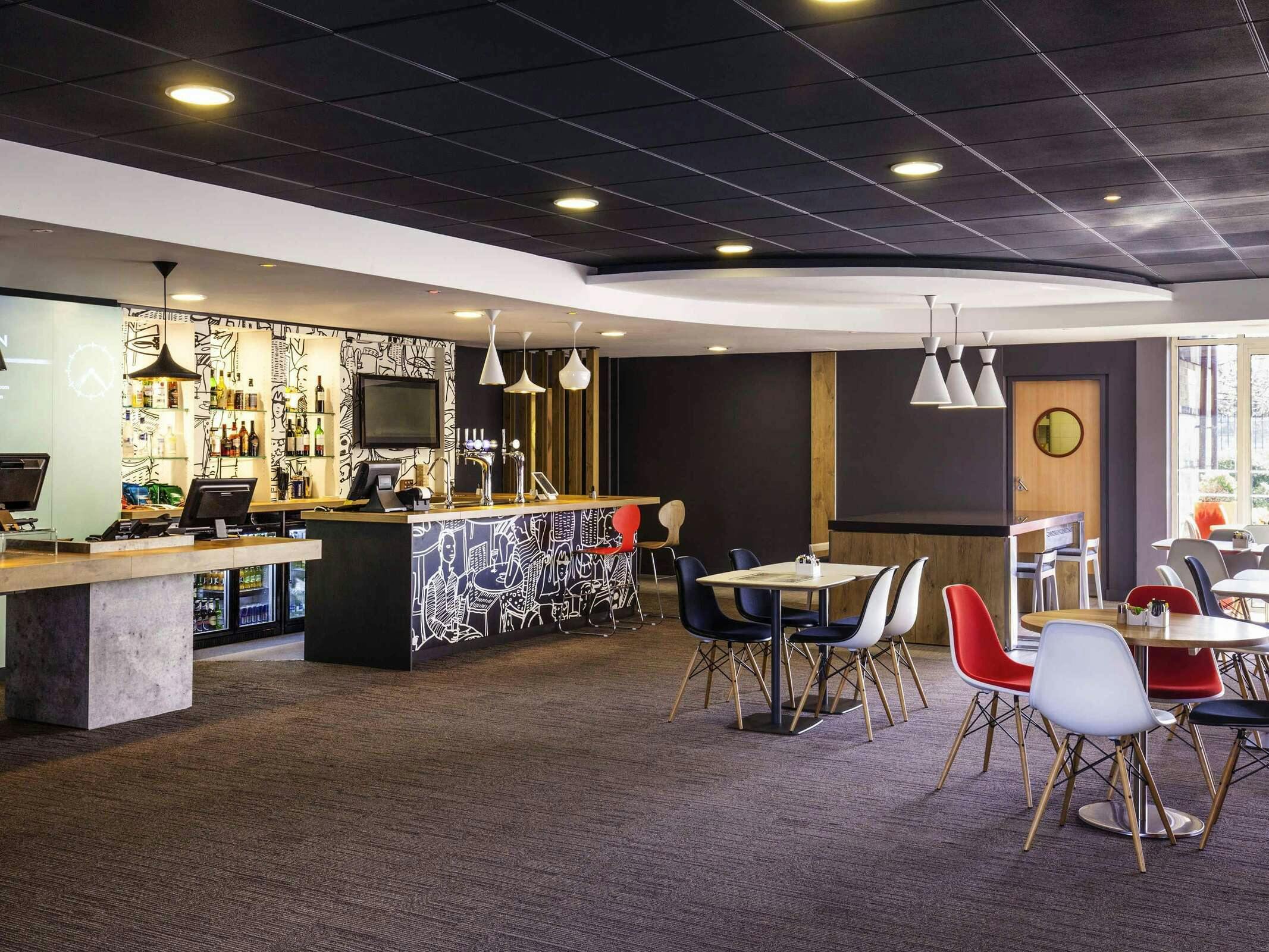 Hotel Ibis London Barking photo 2