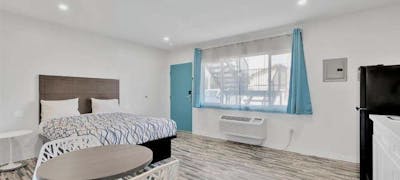 Tradewinds Motel