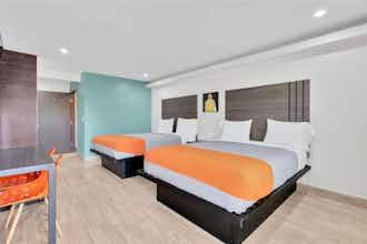 Hotel Exclusivo Inn & Suites photo 2