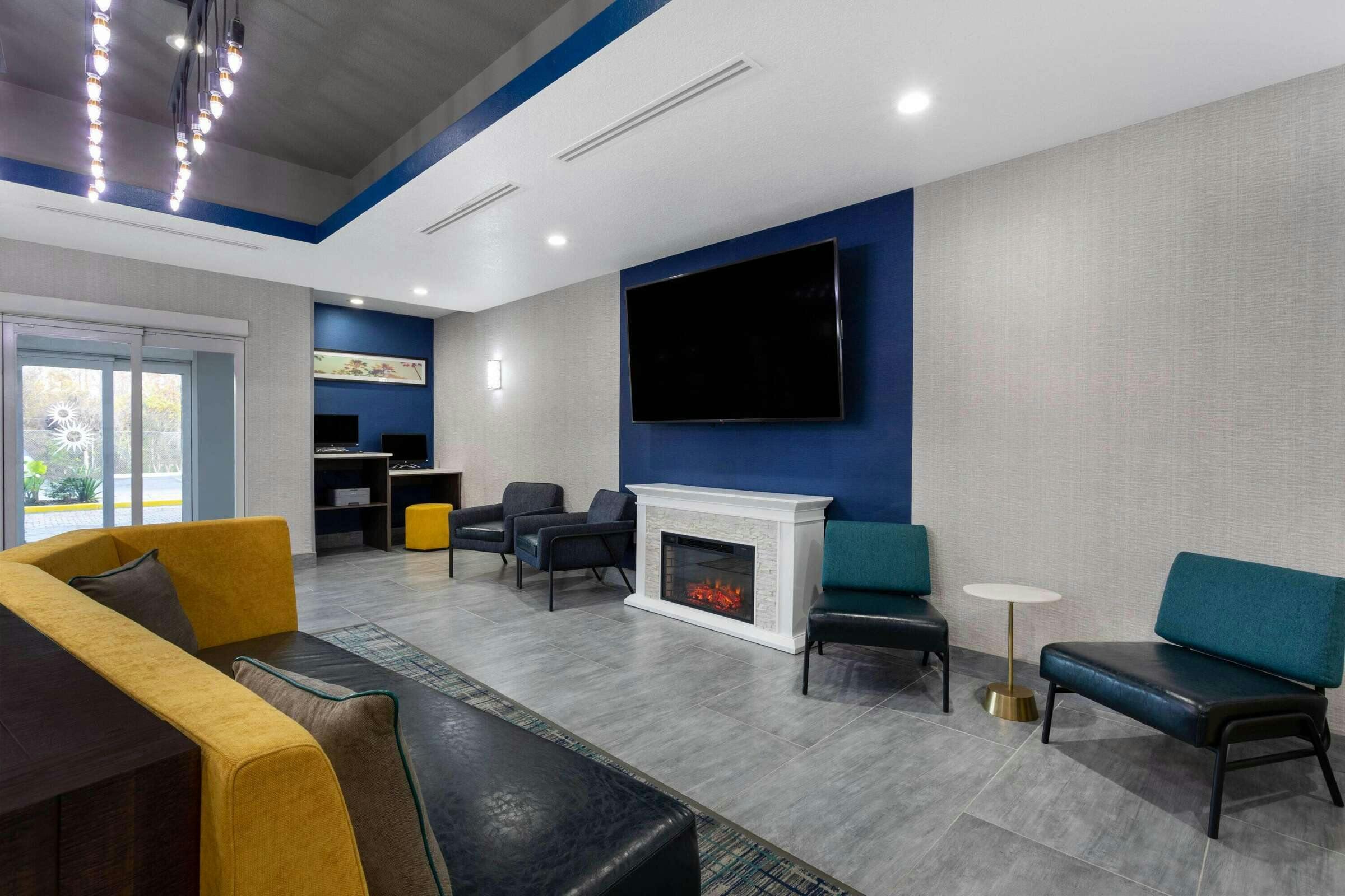 Hotel La Quinta Inn & Suites Tampa Central photo 2