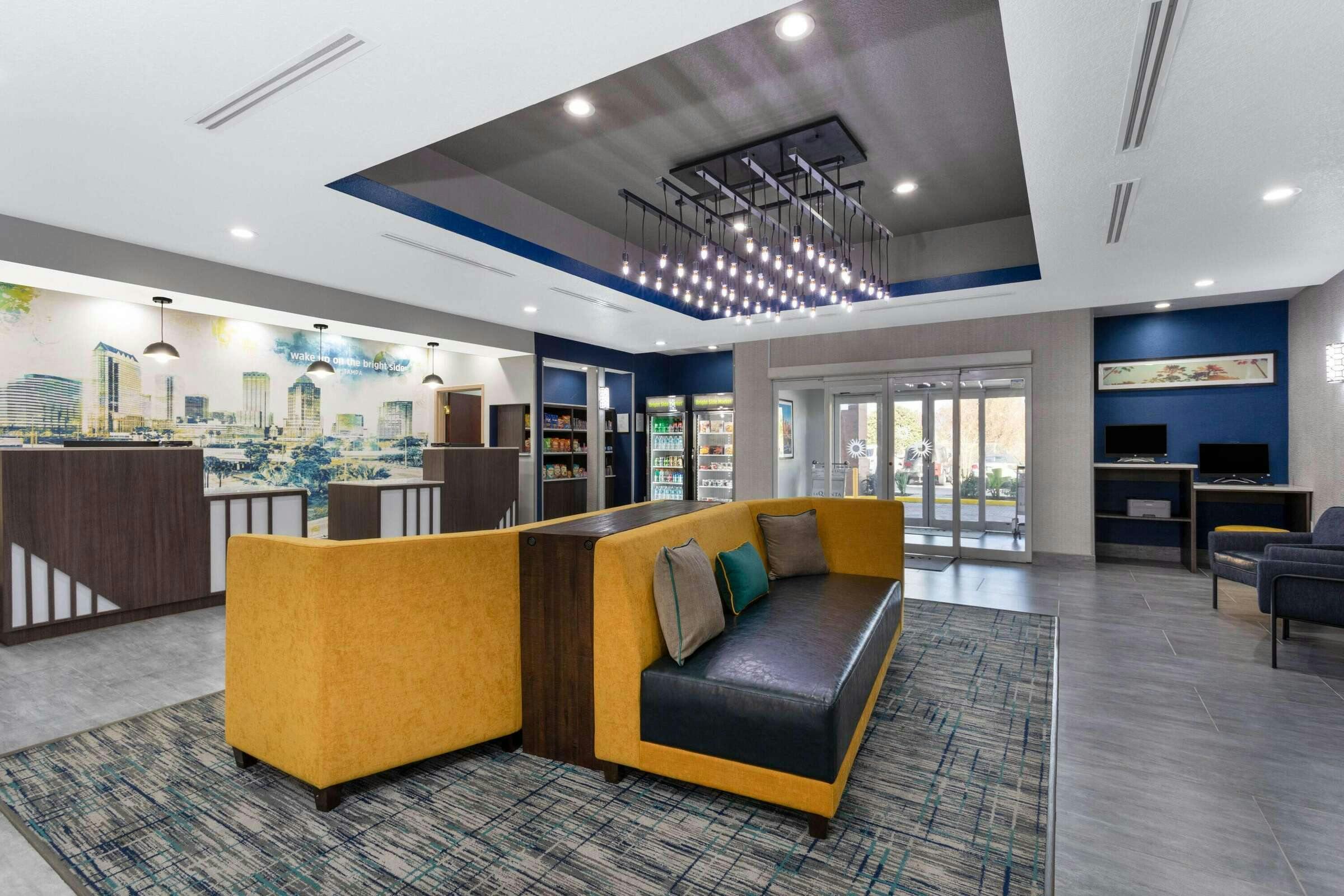 Hotel La Quinta Inn & Suites Tampa Central photo 3