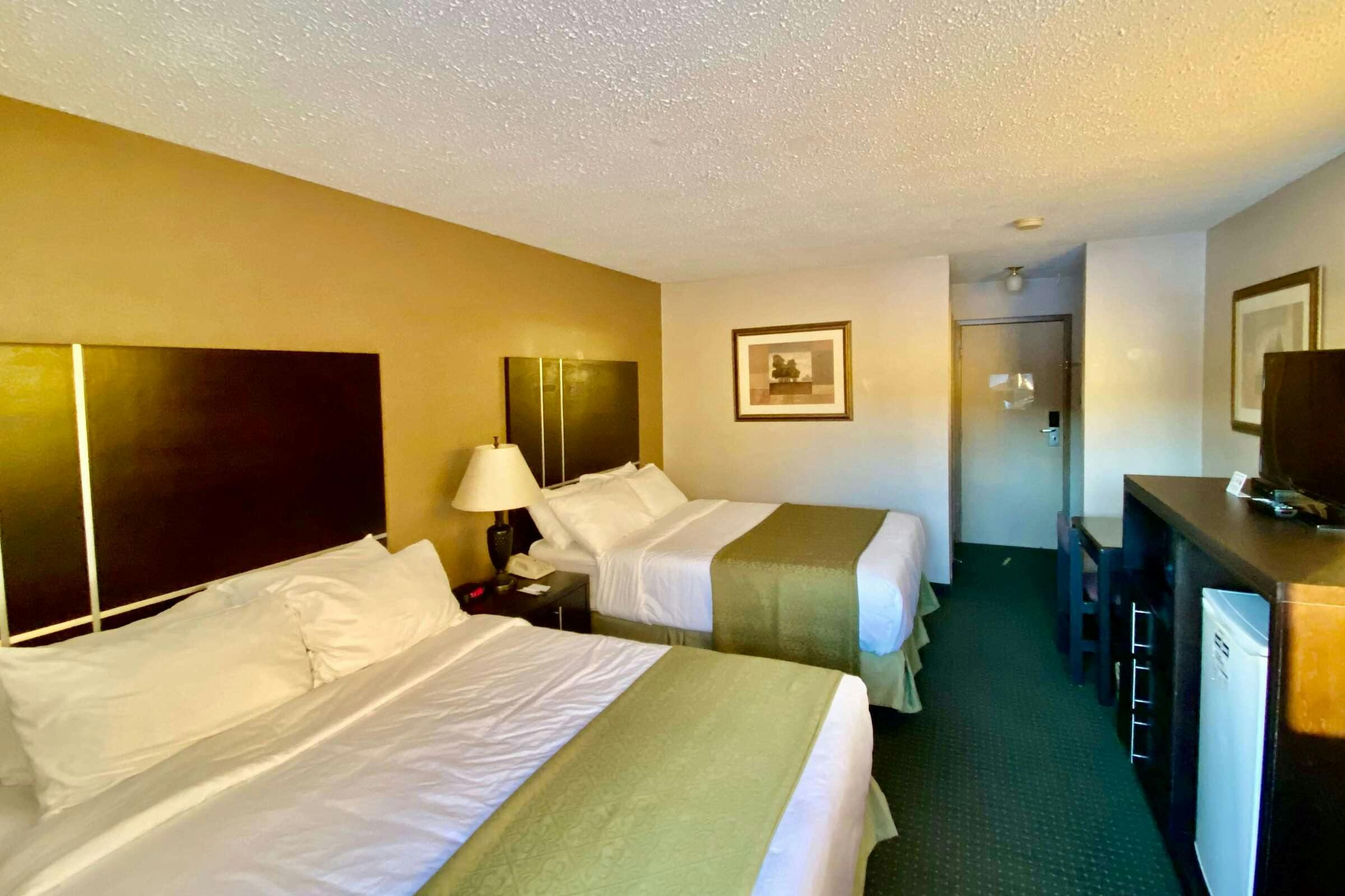 Hotel Ramada Whitecourt photo 5