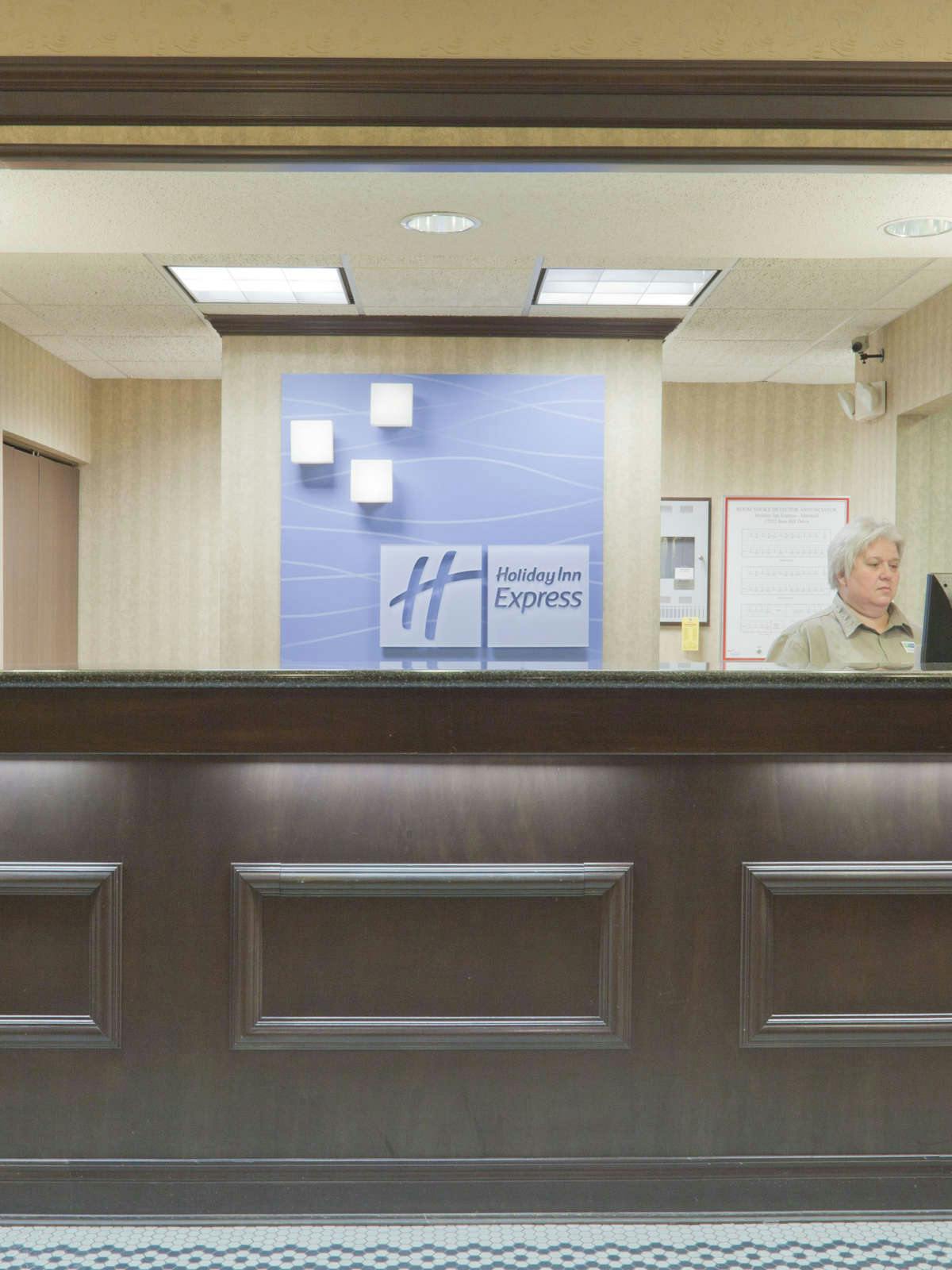 Hotel Holiday Inn Express Marshall photo 5