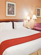 Hotel Holiday Inn Express Marshfield photo 1