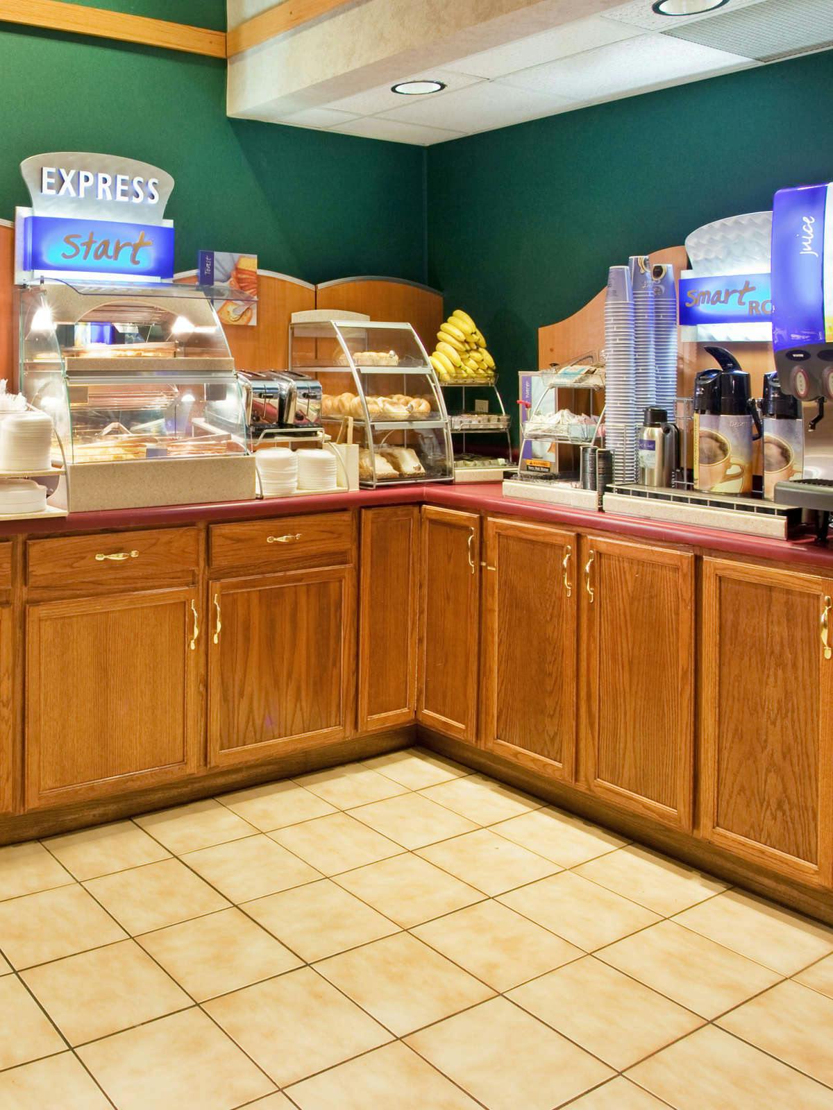 Hotel Holiday Inn Express Marshfield photo 5