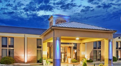 Holiday Inn Express Marshfield