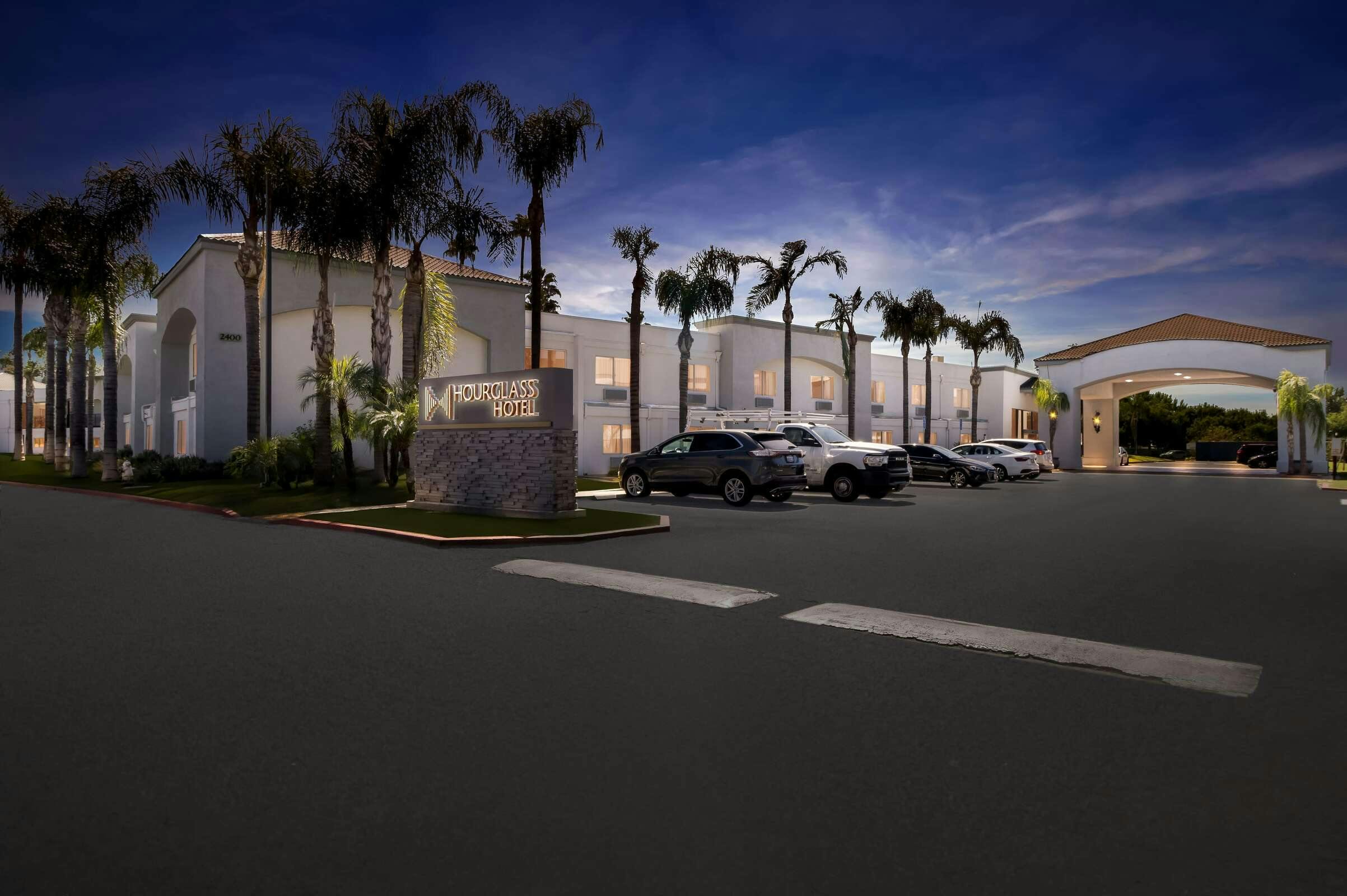 Hotel Hourglass Hotel Trademark Coll photo 2