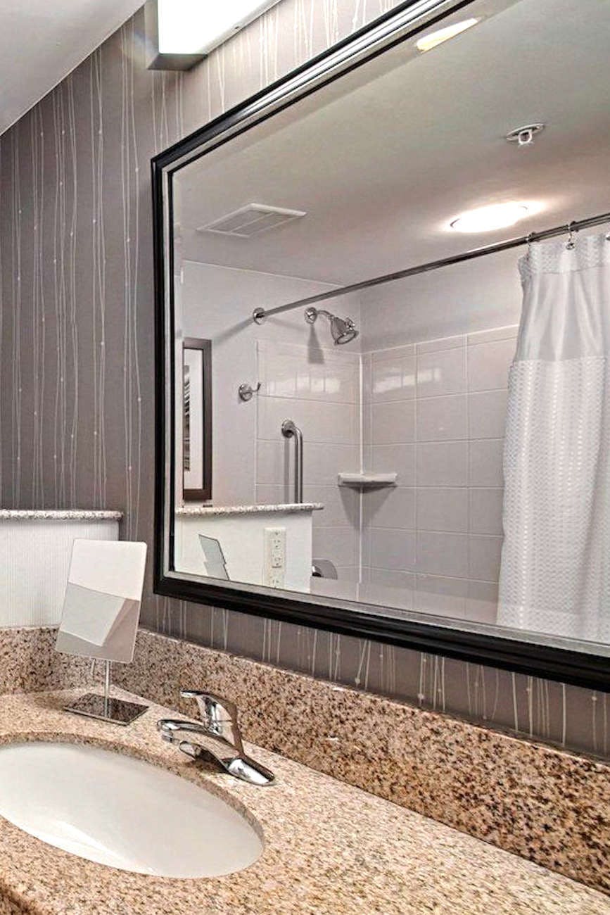 Hotel Courtyard Wall at Monmouth Shores Corporate Park photo 3